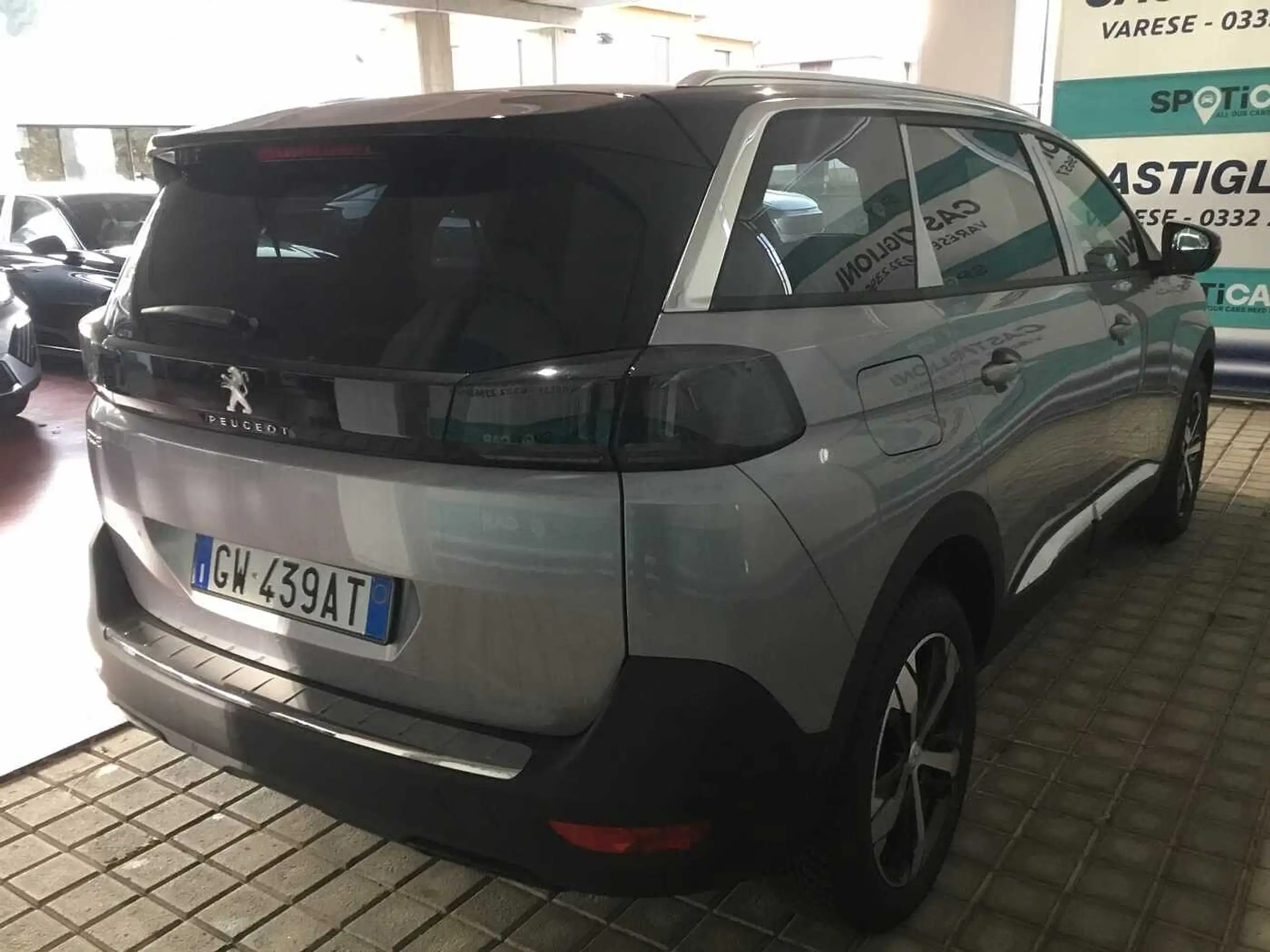 Peugeot - 5008