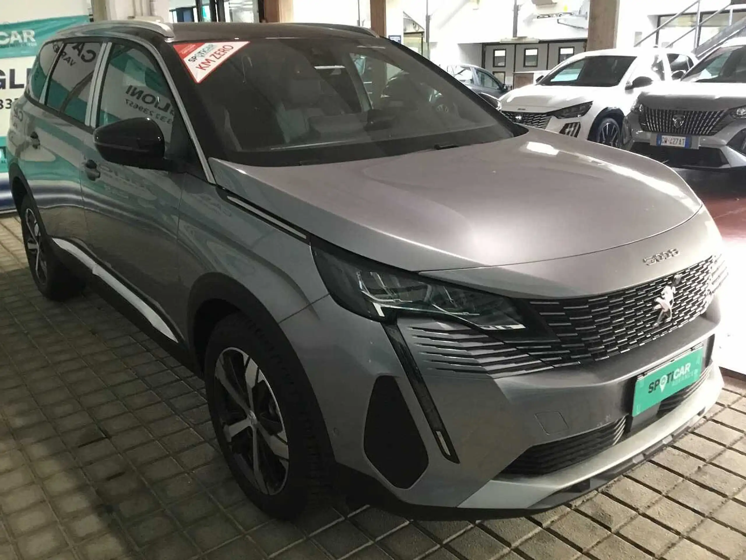 Peugeot - 5008