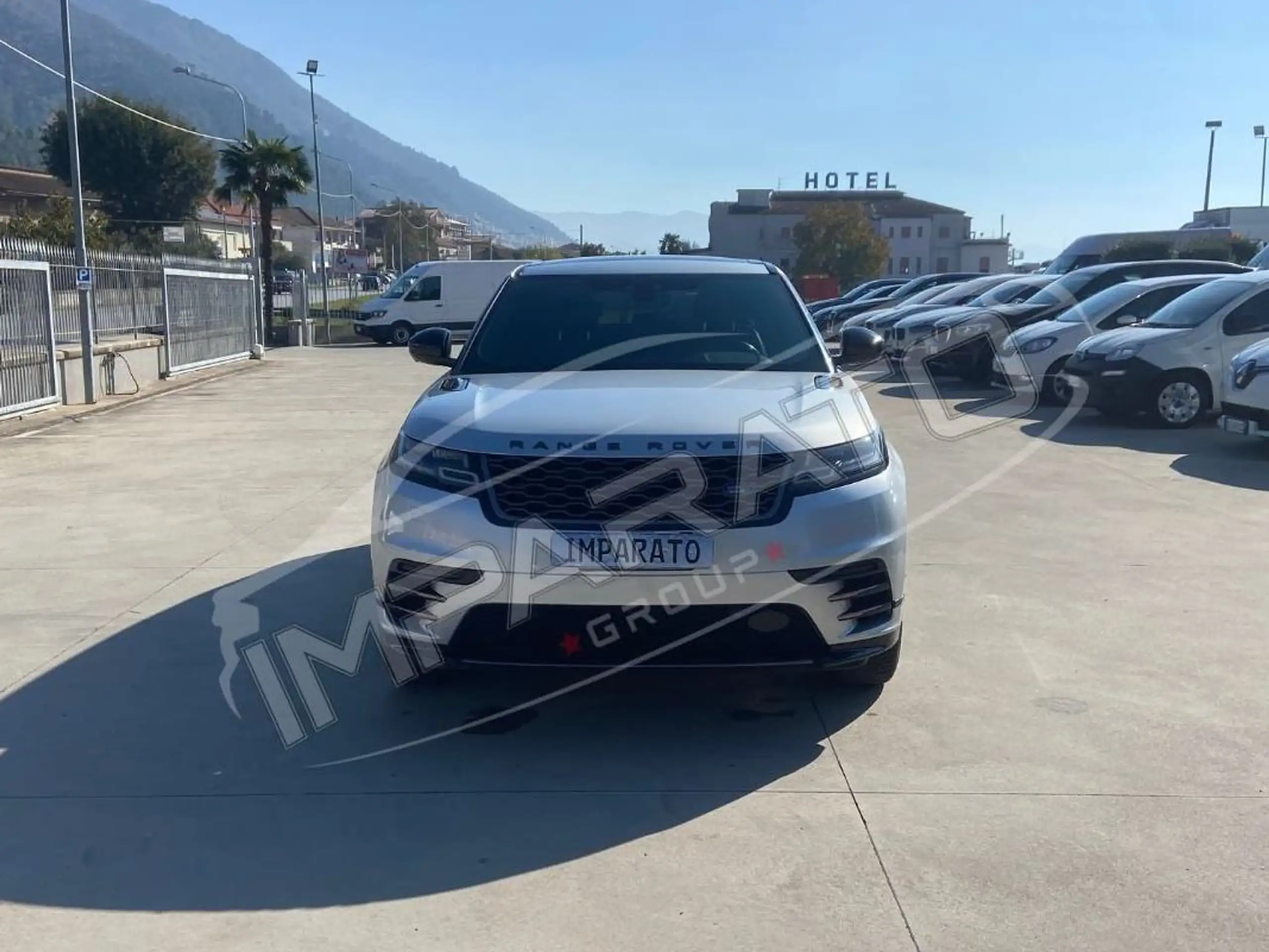 Land Rover - Range Rover Velar