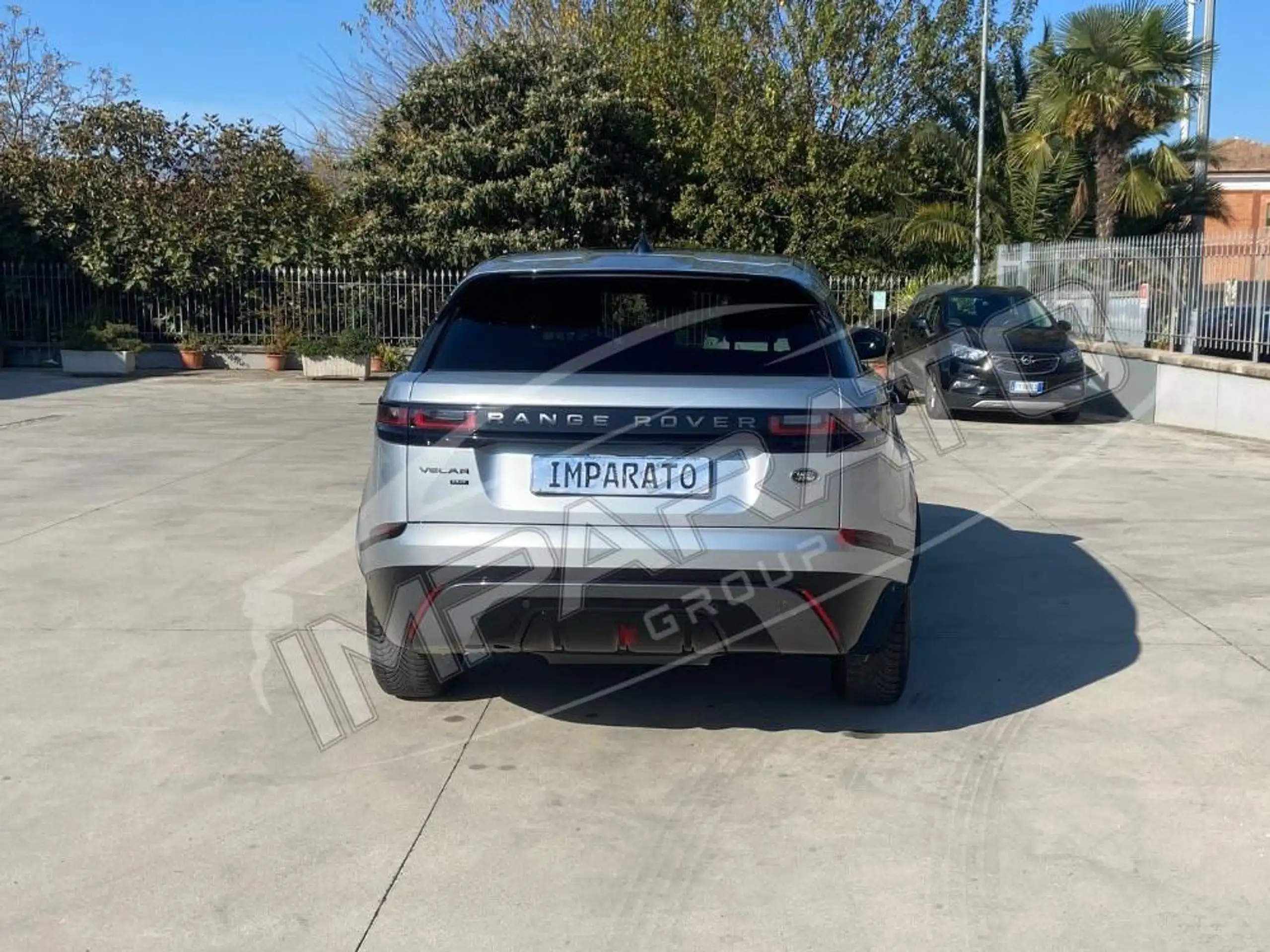 Land Rover - Range Rover Velar