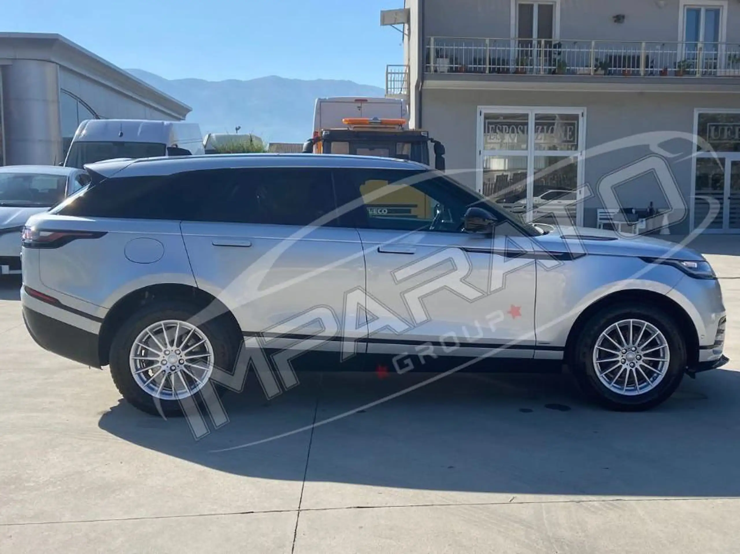 Land Rover - Range Rover Velar