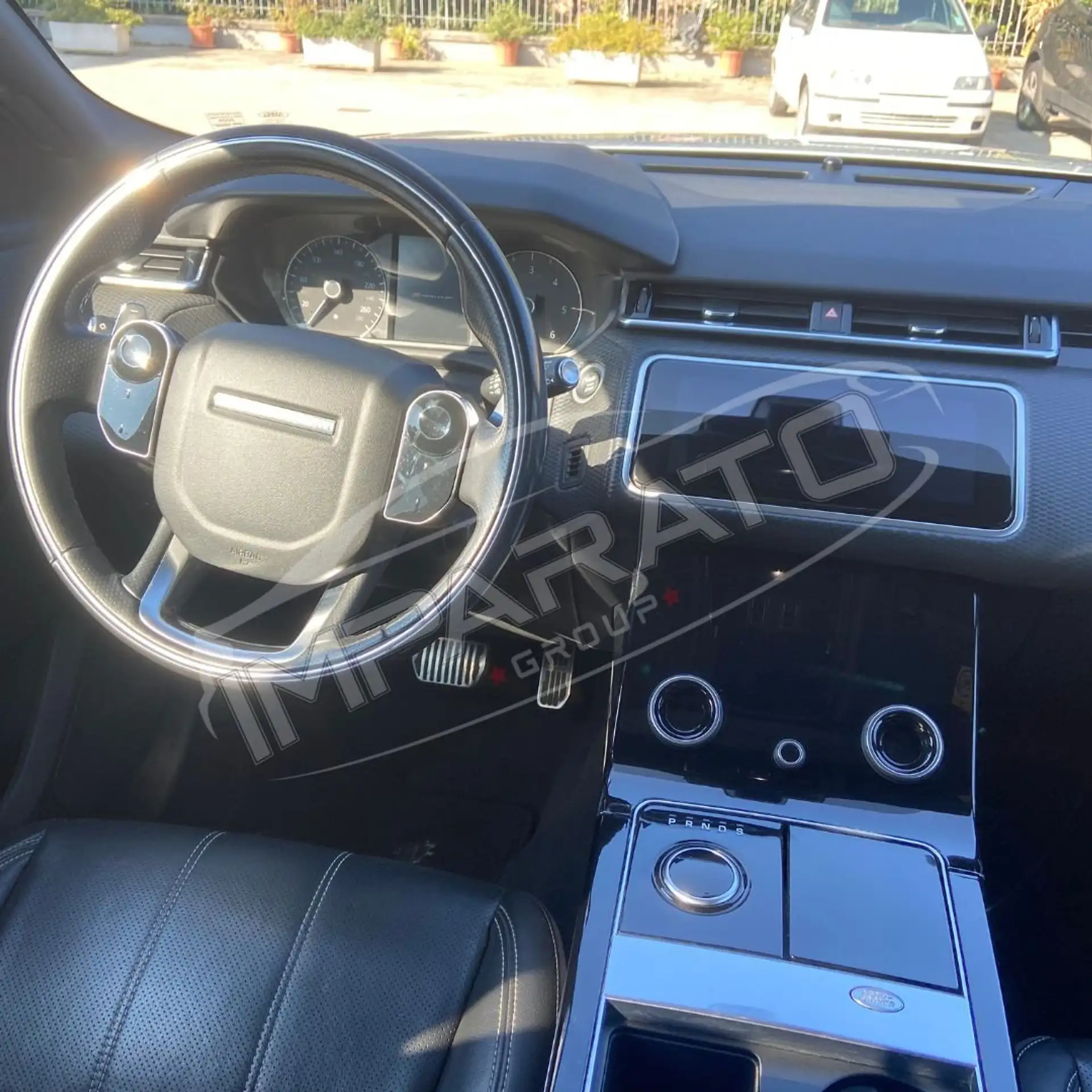 Land Rover - Range Rover Velar