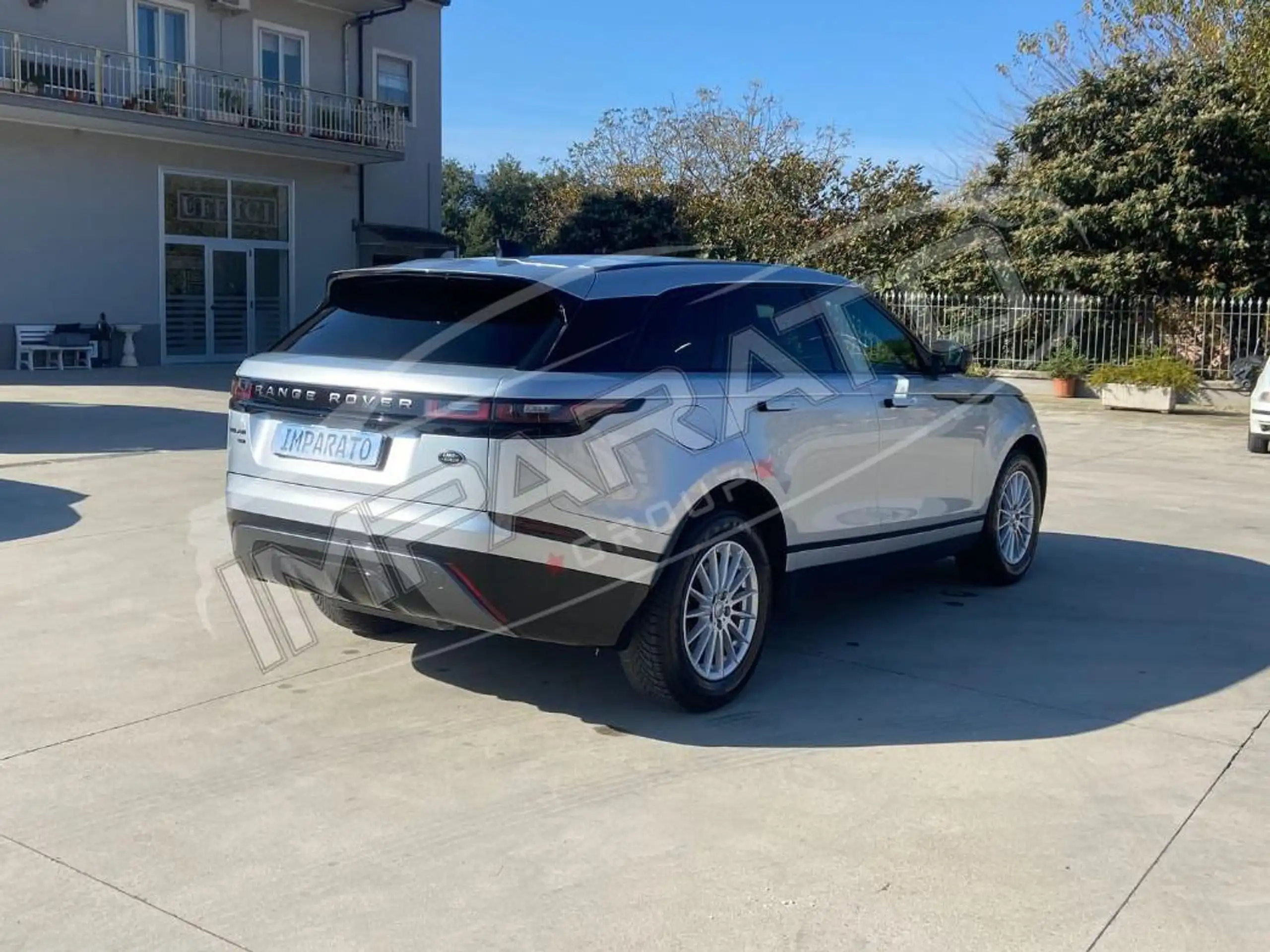 Land Rover - Range Rover Velar