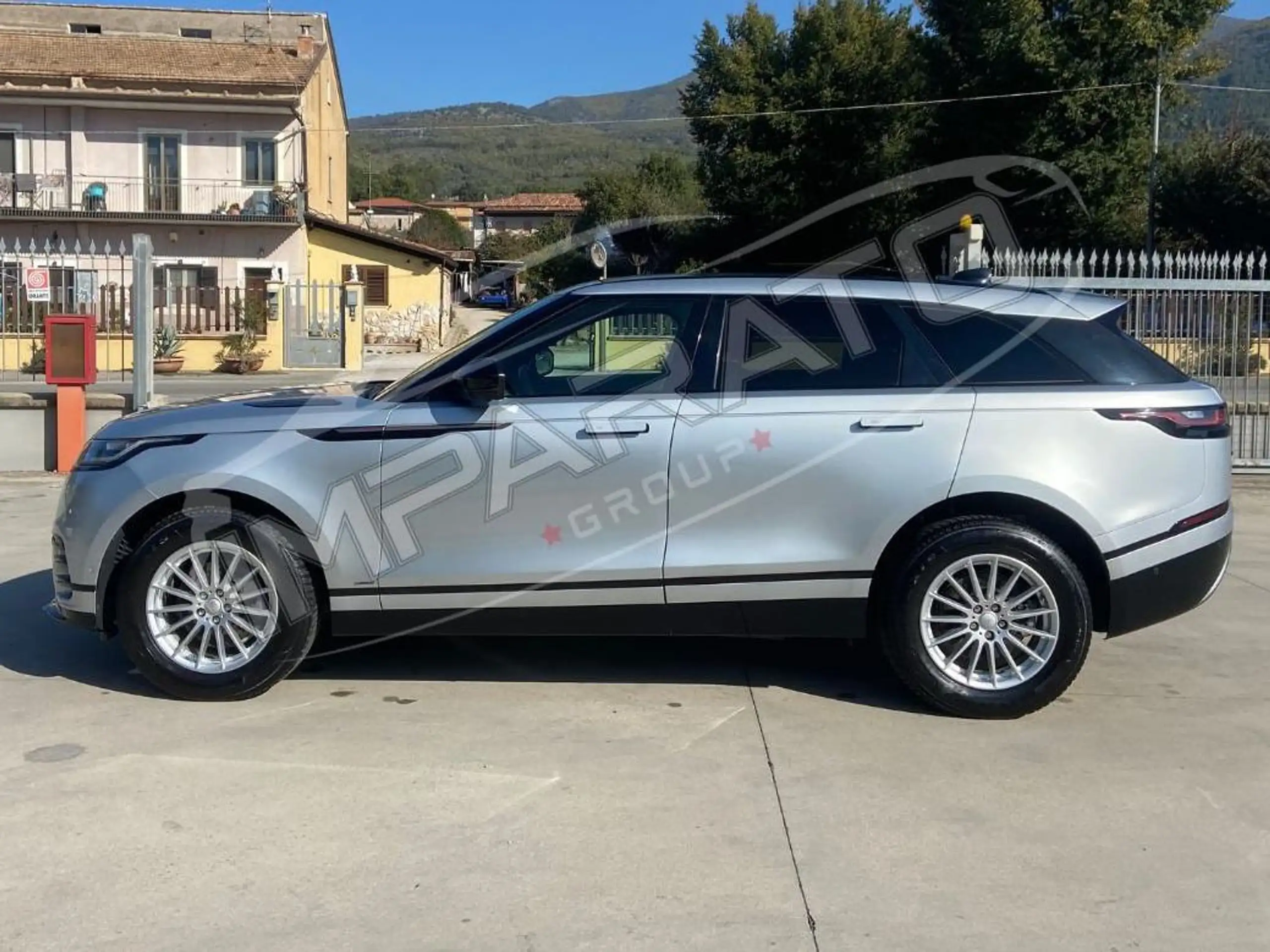 Land Rover - Range Rover Velar