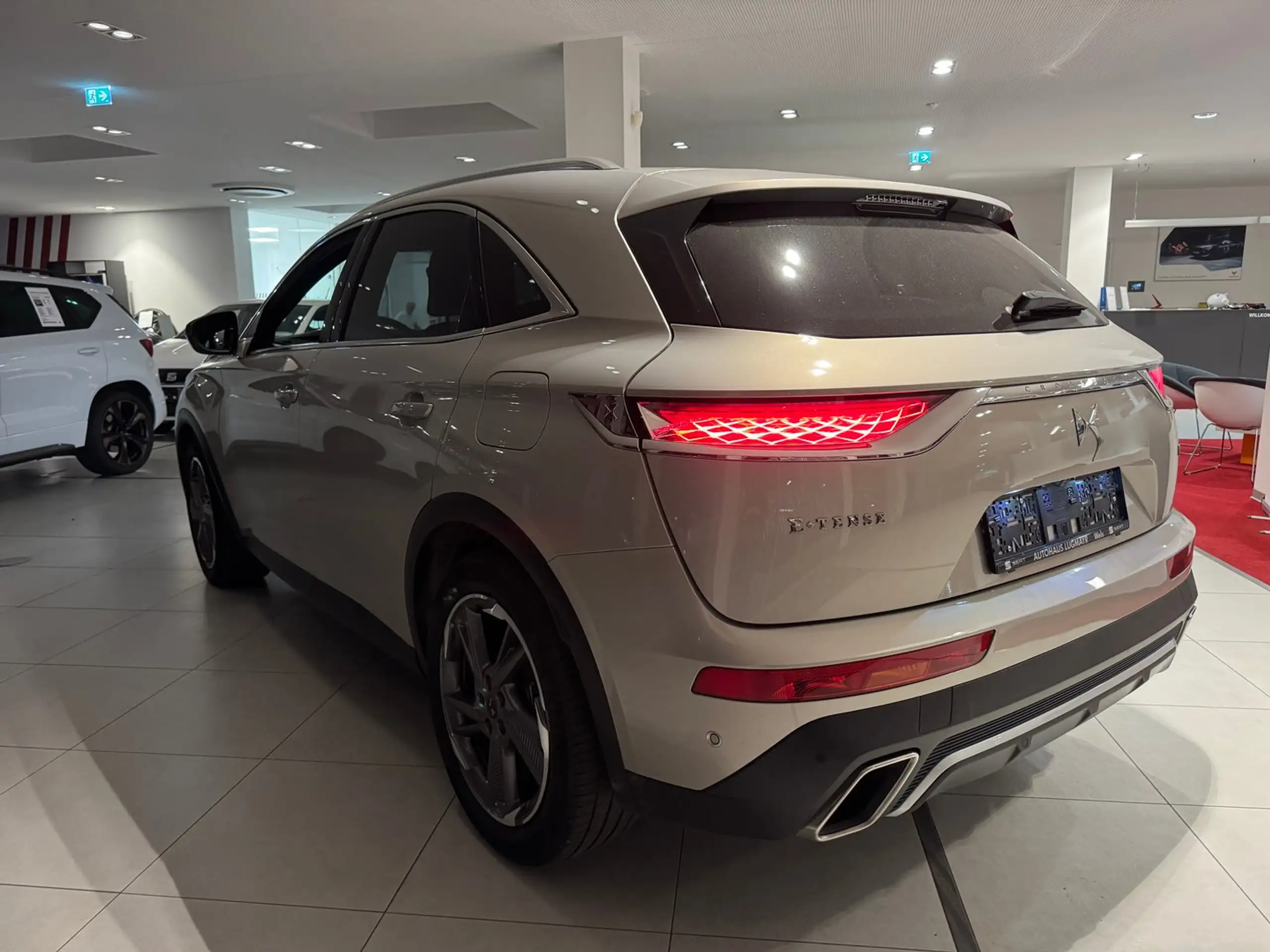 DS Automobiles - DS 7 Crossback