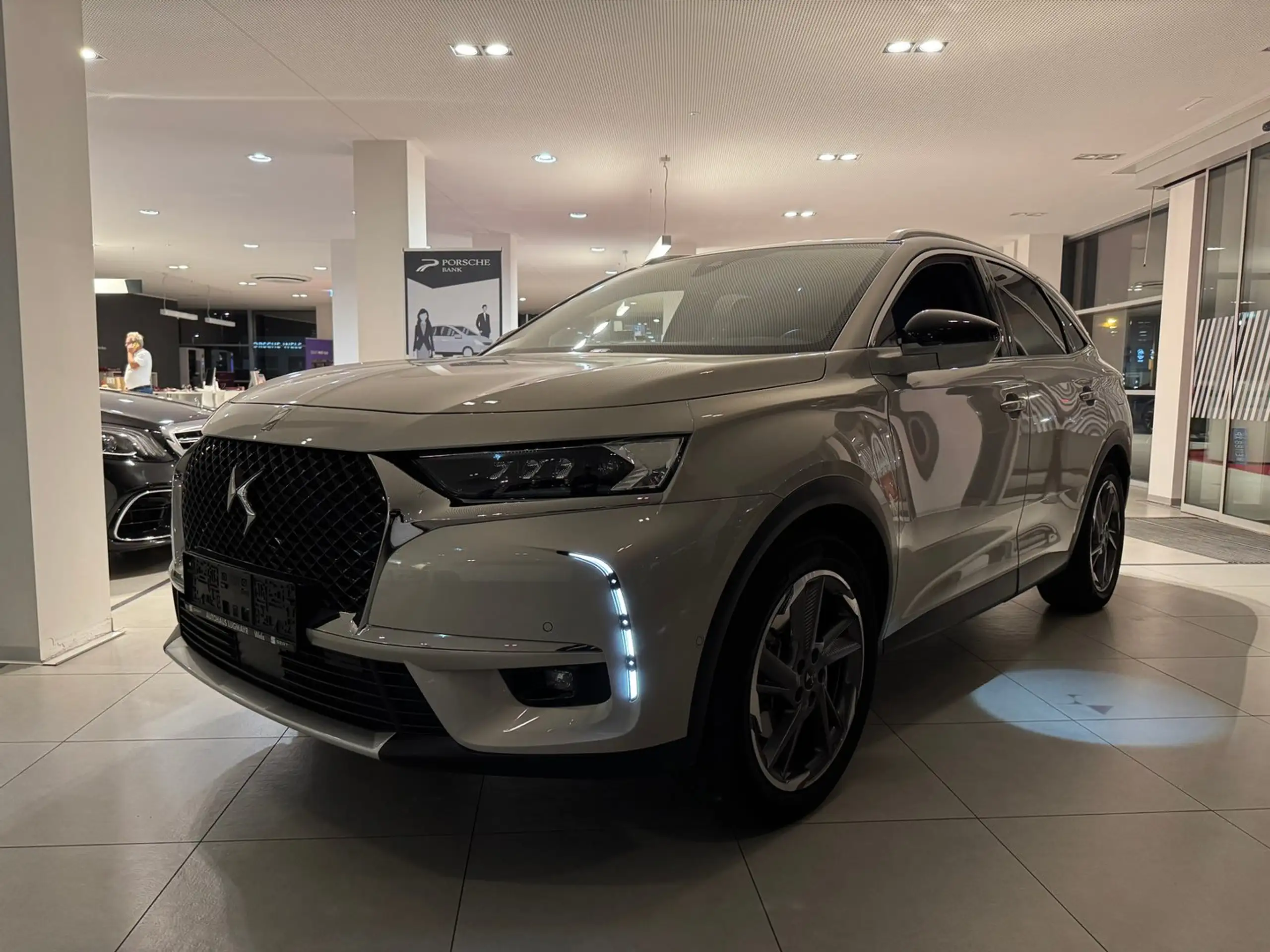 DS Automobiles - DS 7 Crossback