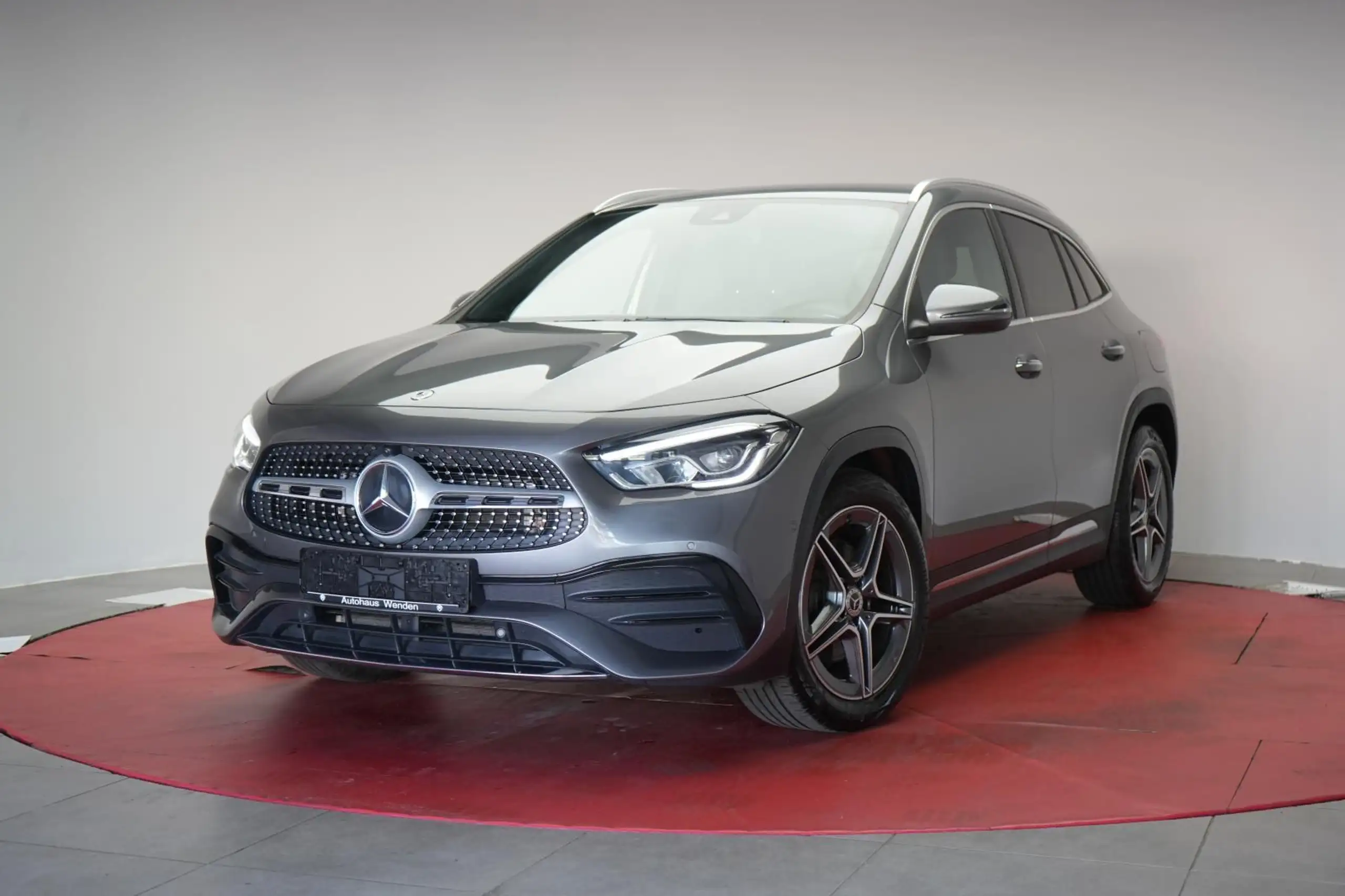 Mercedes-Benz - GLA 220