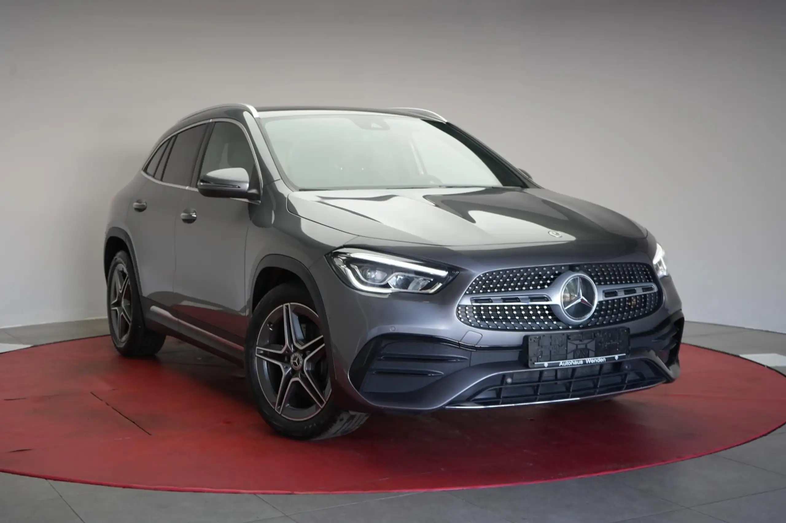 Mercedes-Benz - GLA 220