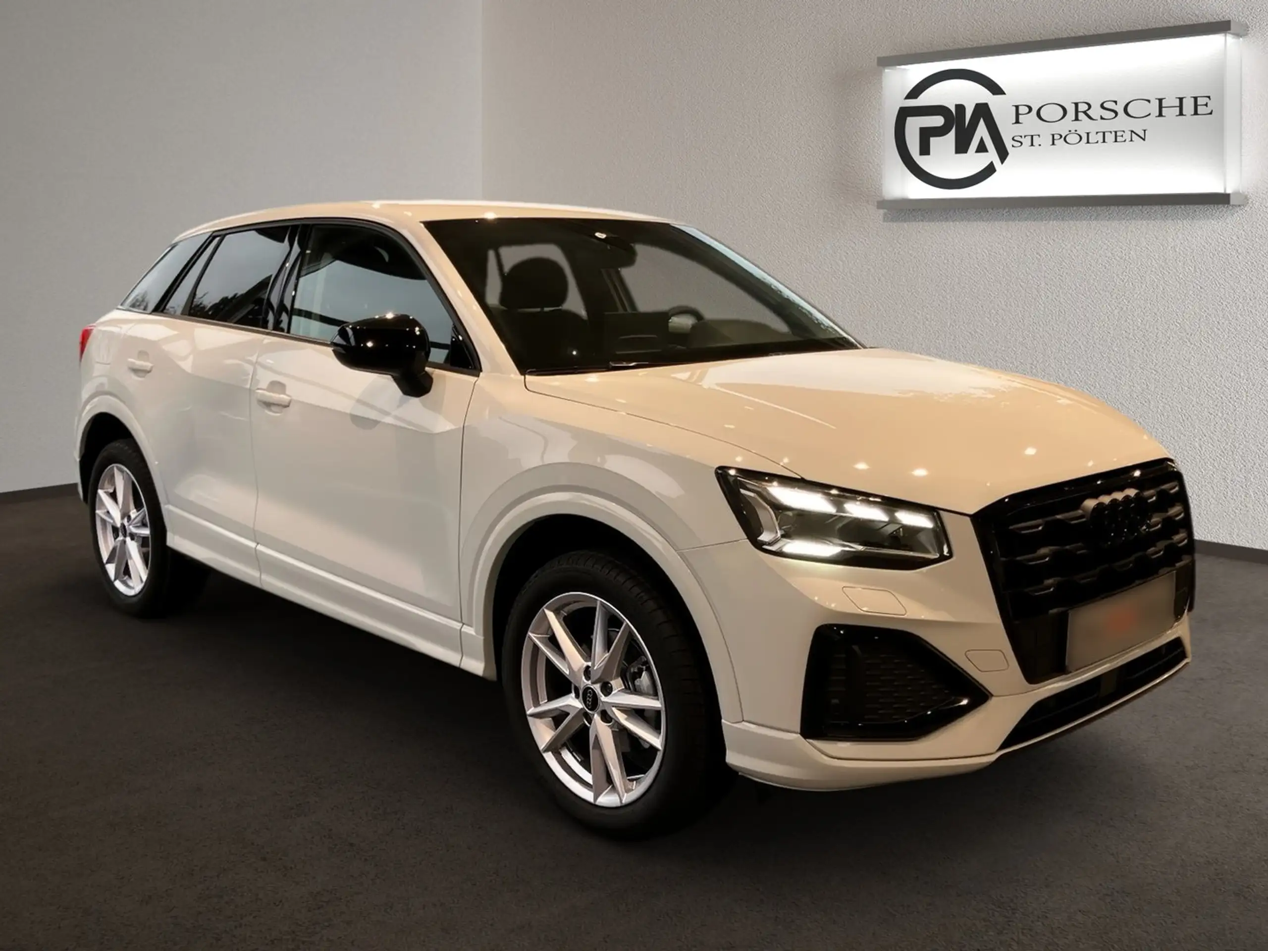 Audi - Q2