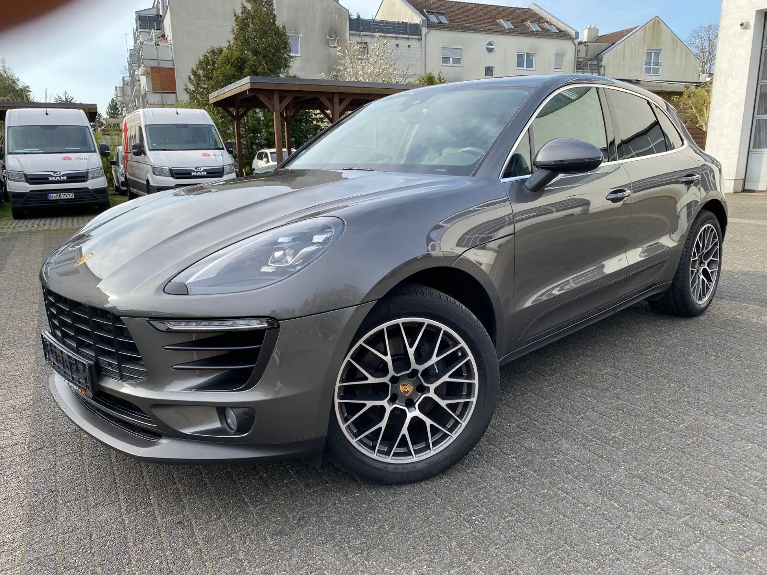 Porsche - Macan