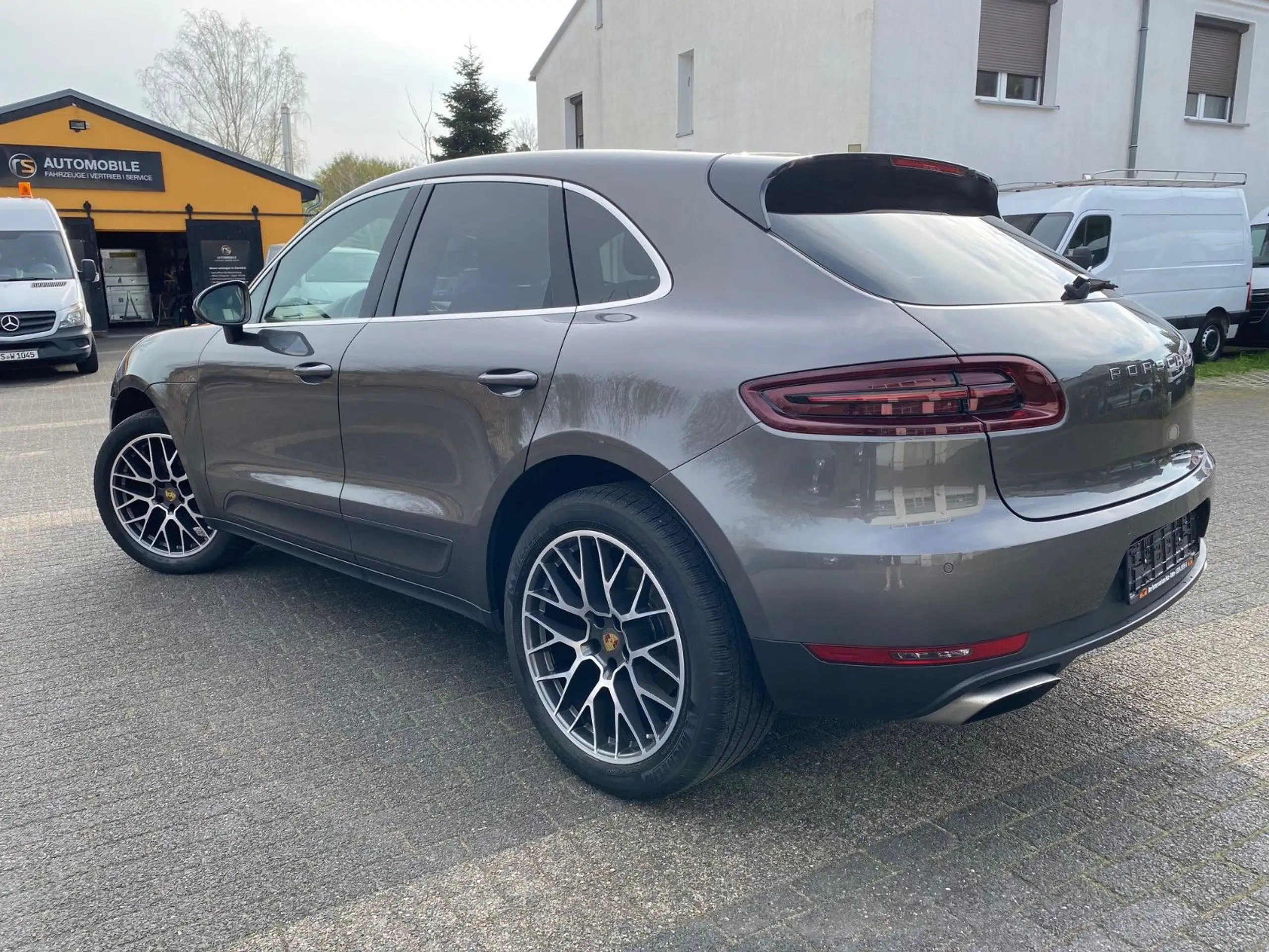 Porsche - Macan