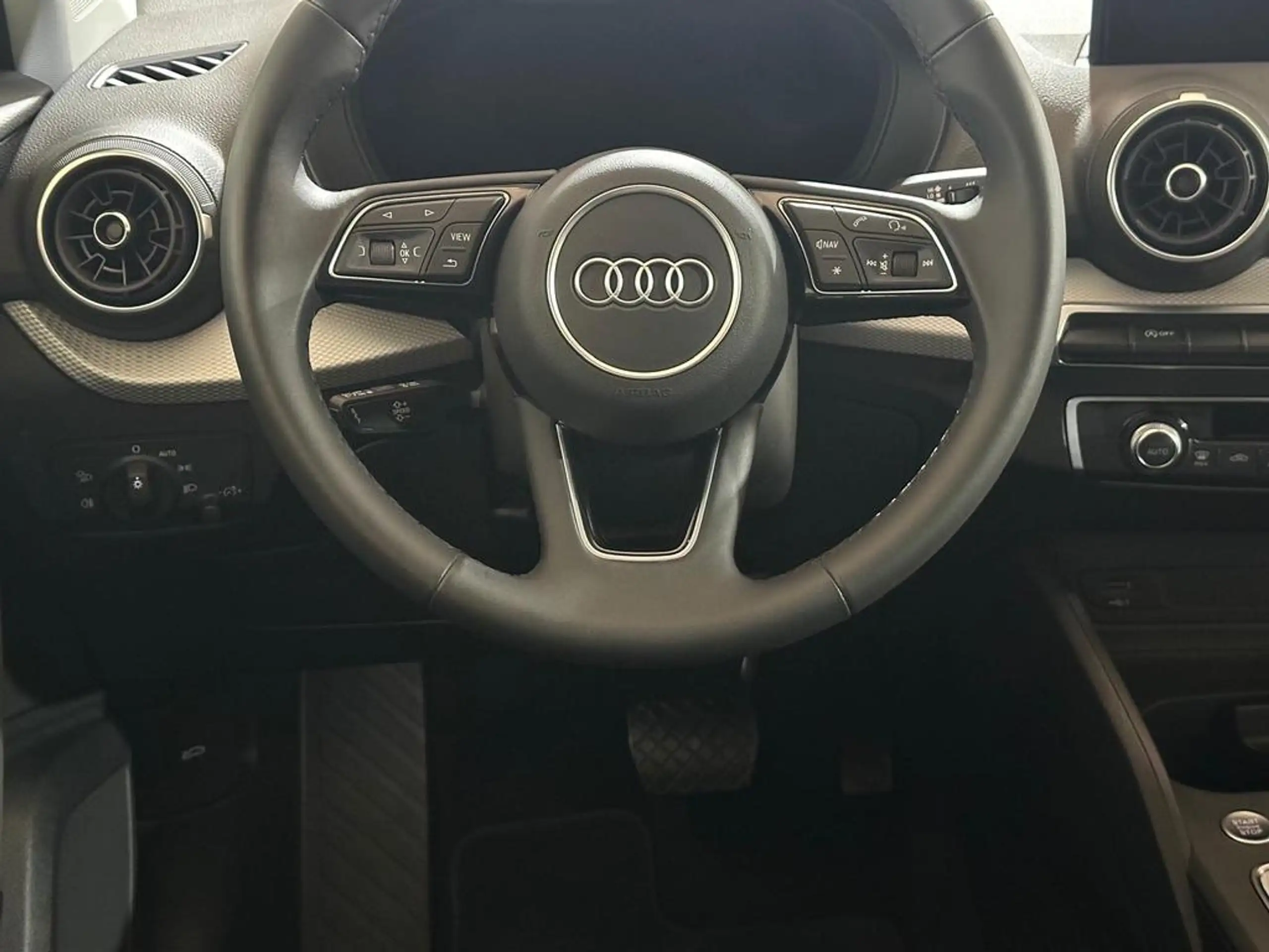 Audi - Q2