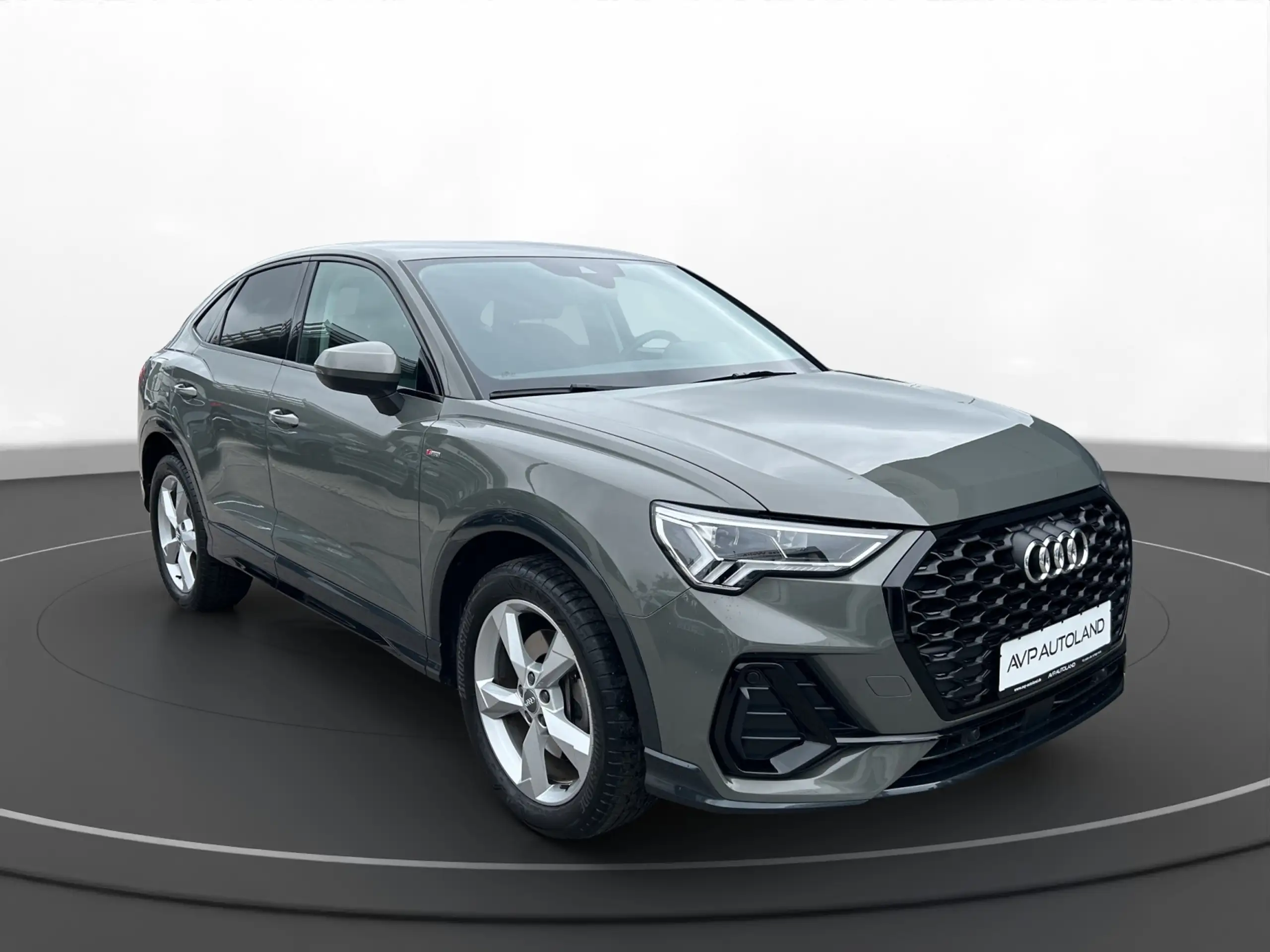 Audi - Q3