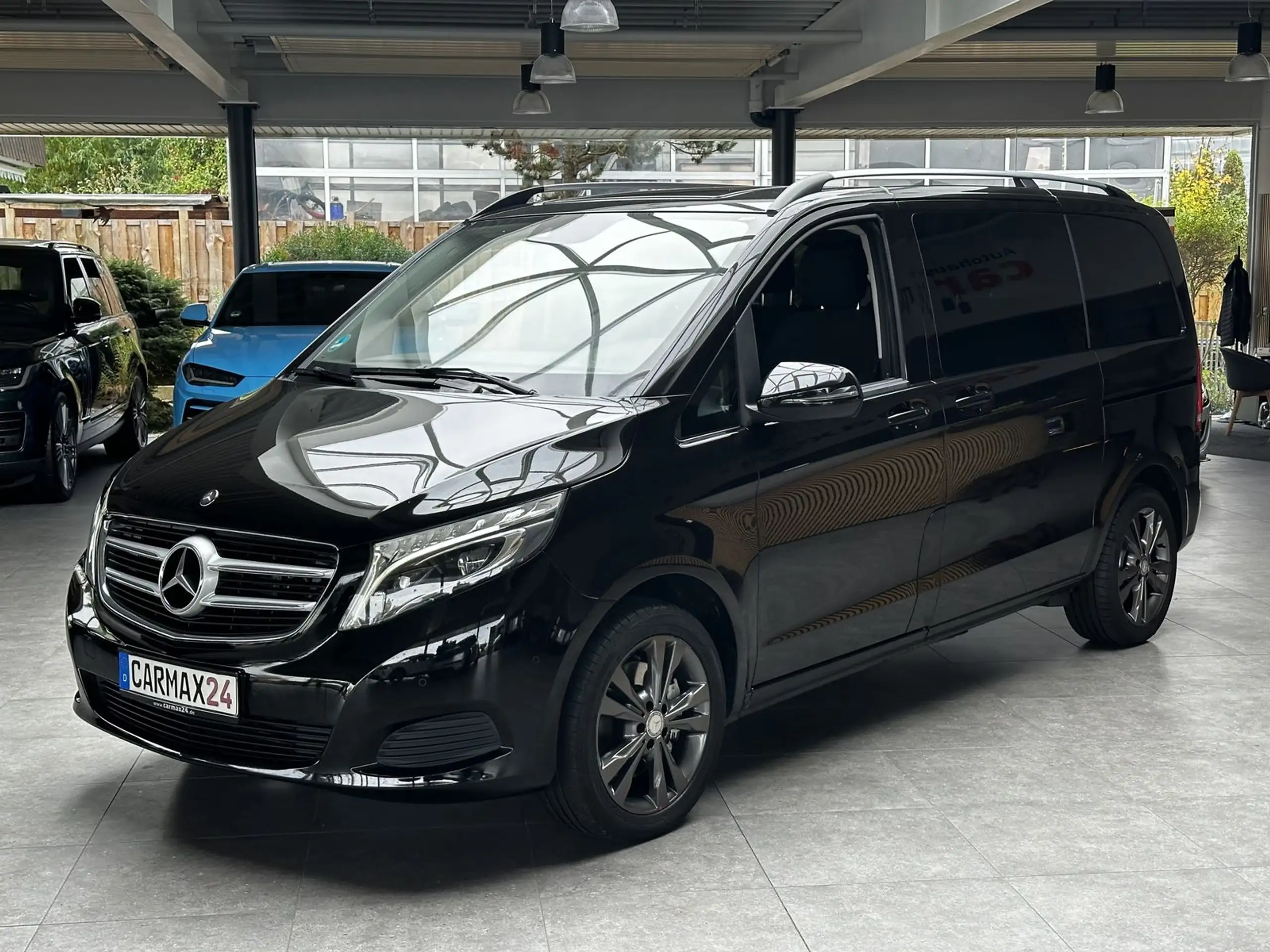 Mercedes-Benz - V 220