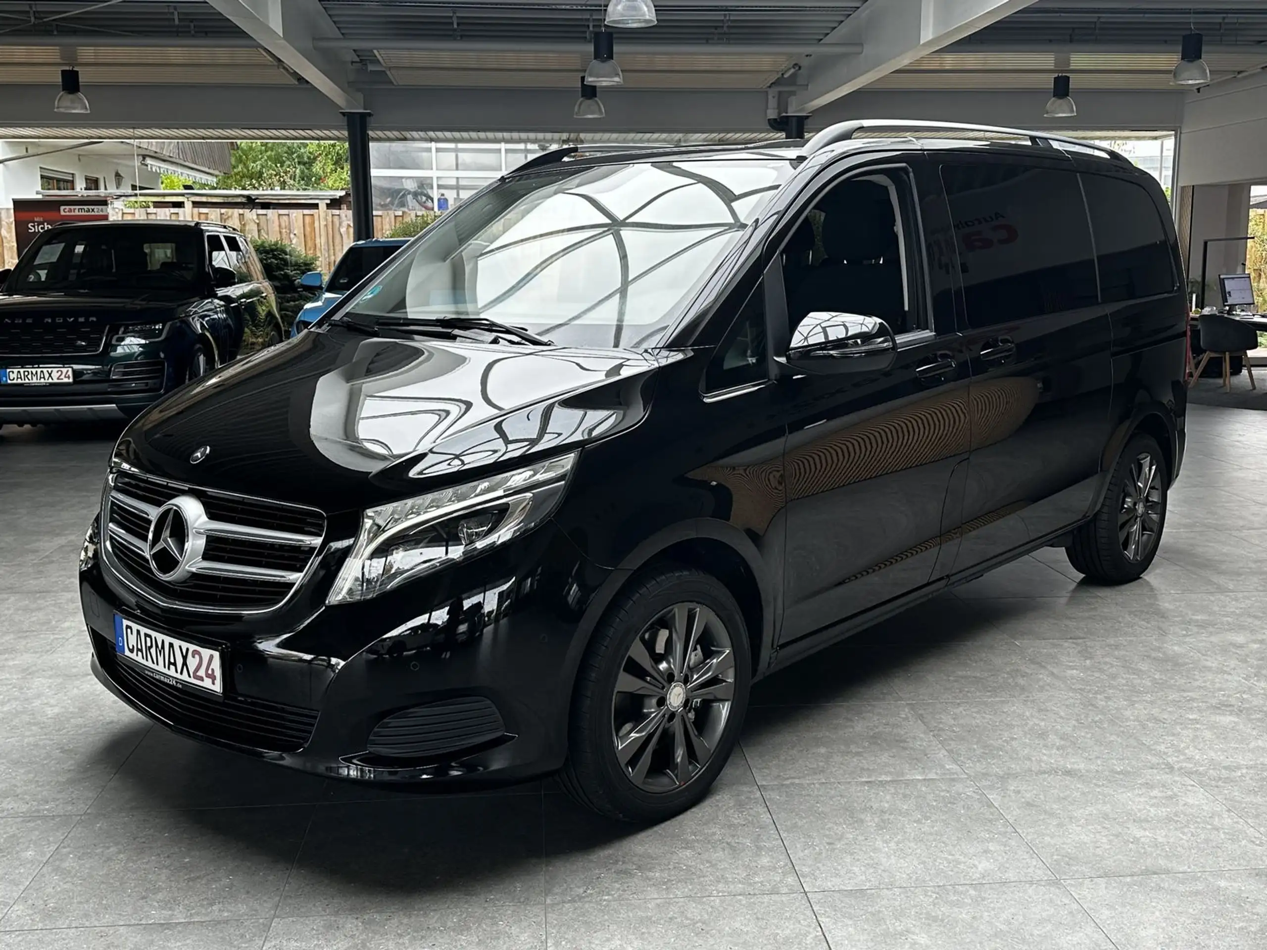 Mercedes-Benz - V 220