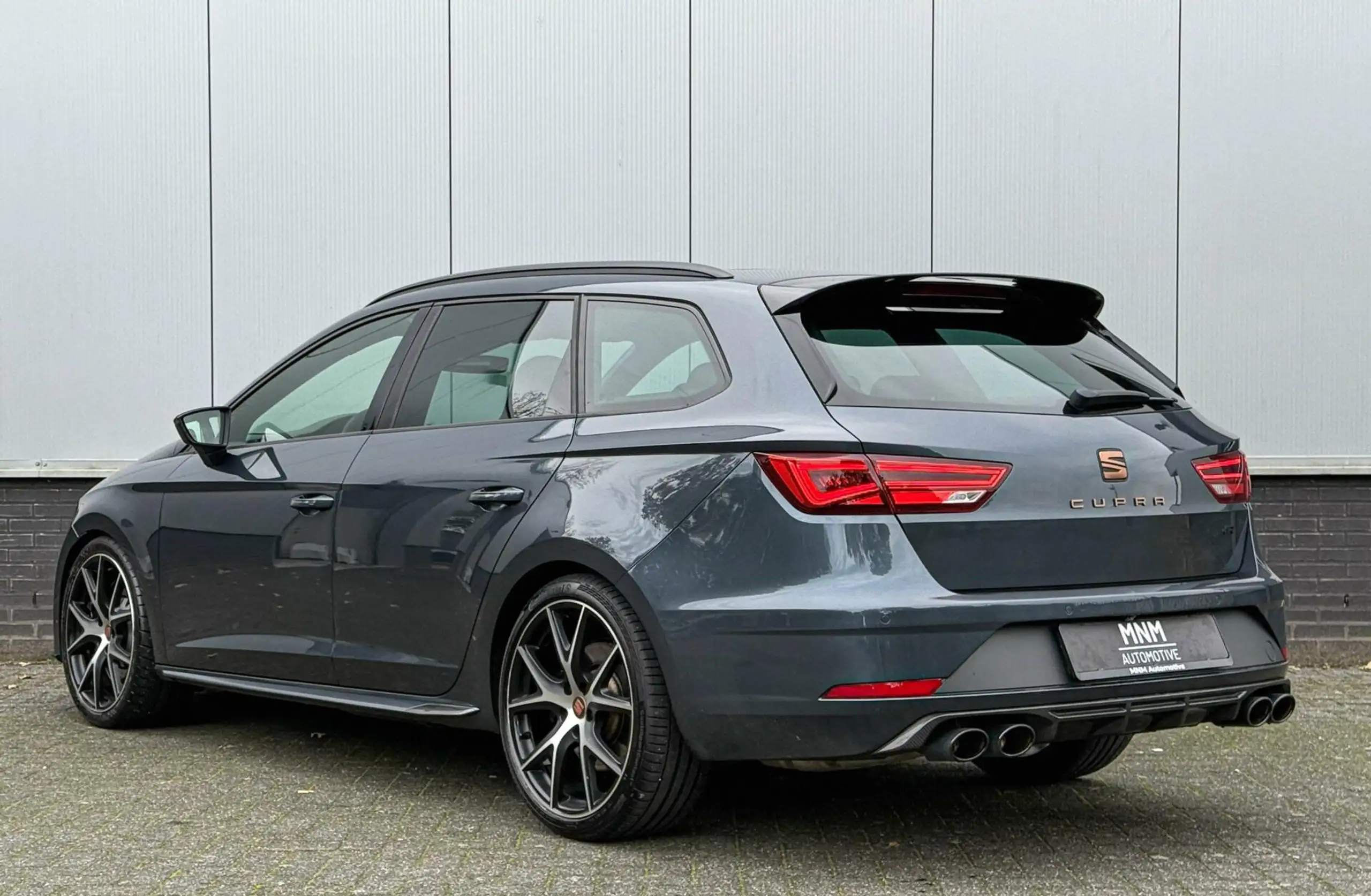 SEAT - Leon