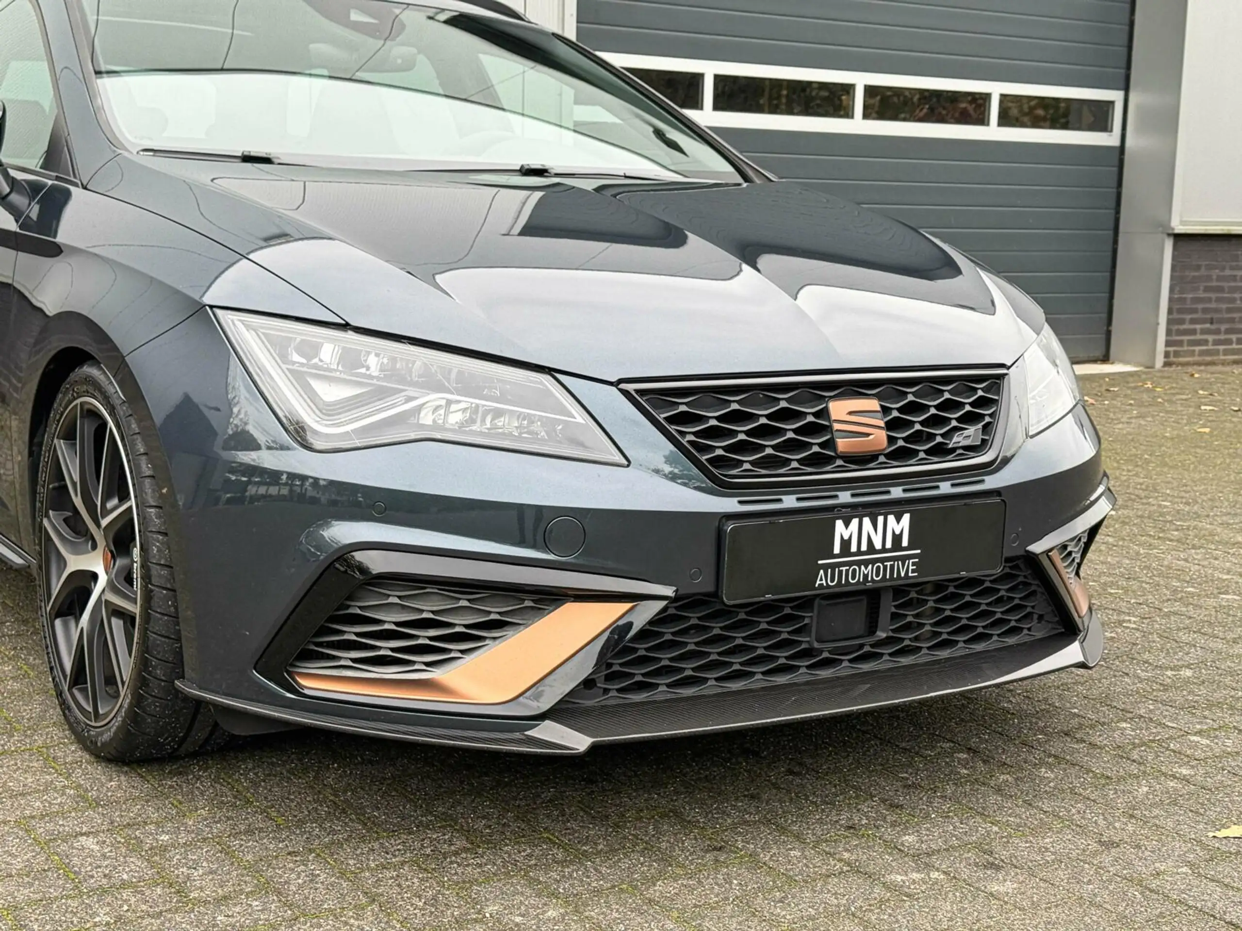 SEAT - Leon