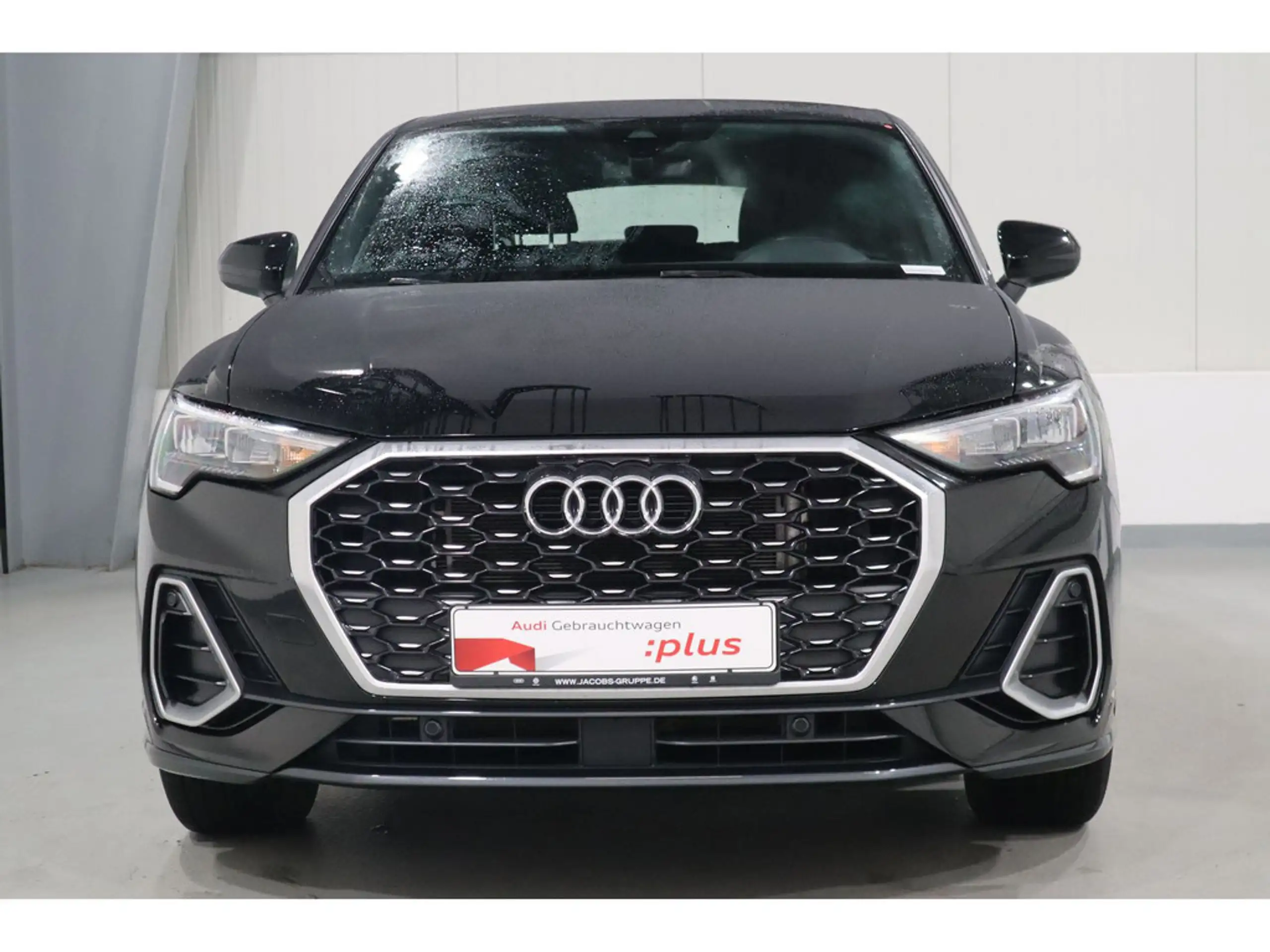 Audi - Q3