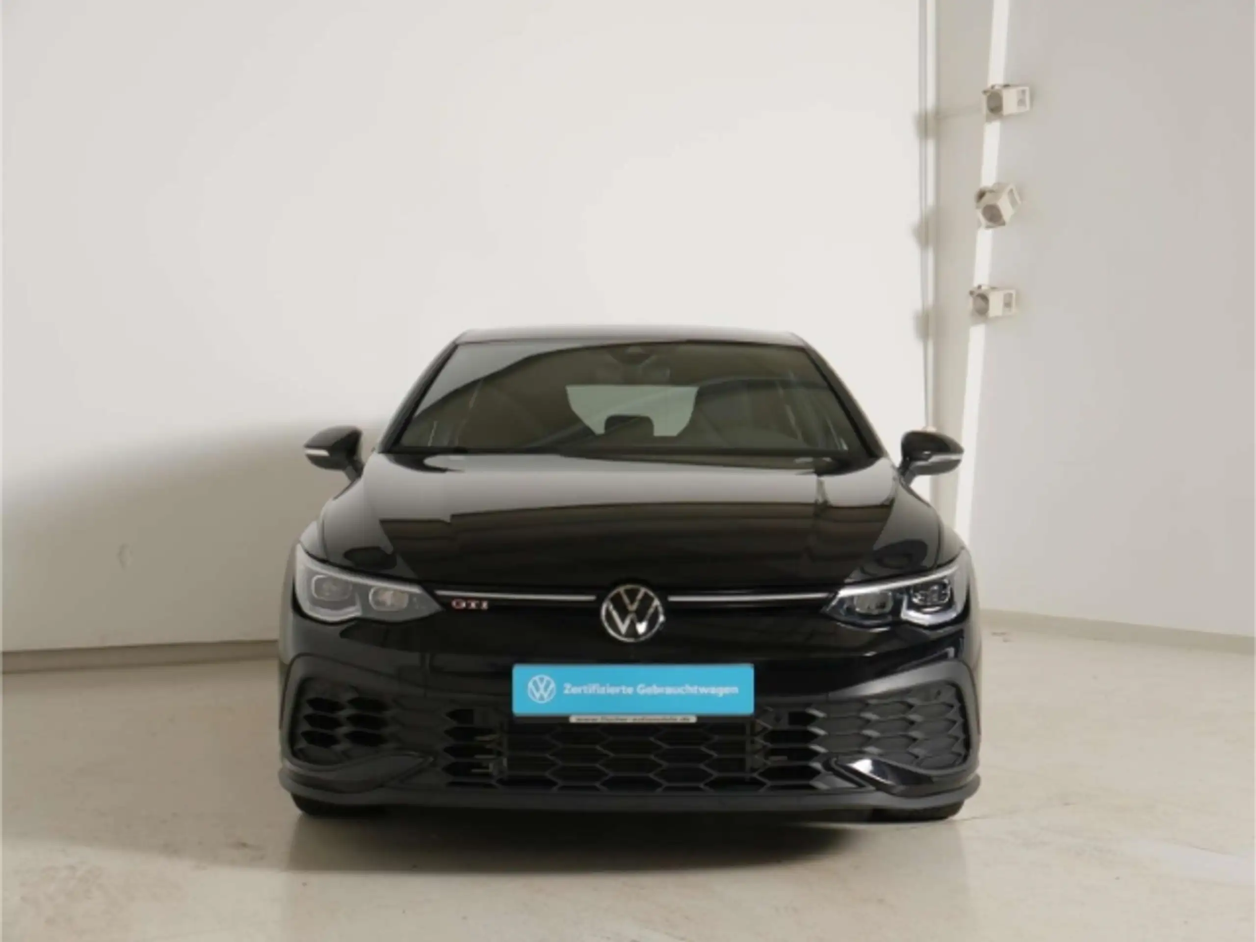 Volkswagen - Golf GTI