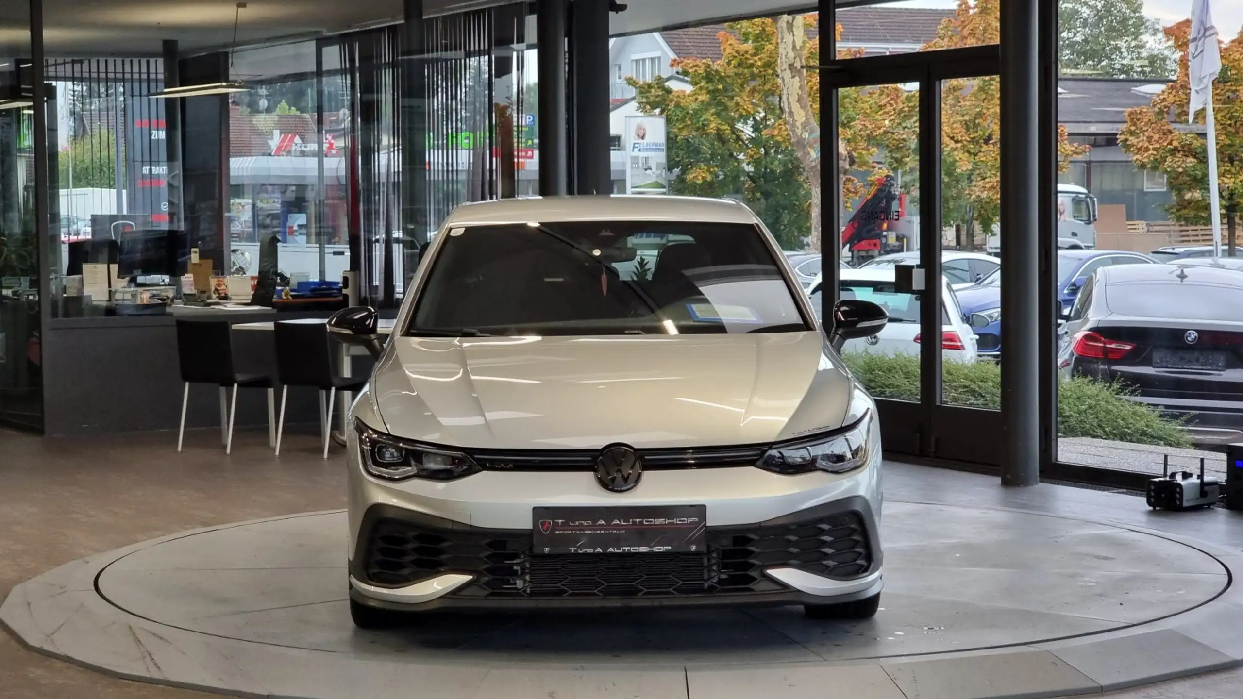 Volkswagen - Golf GTI