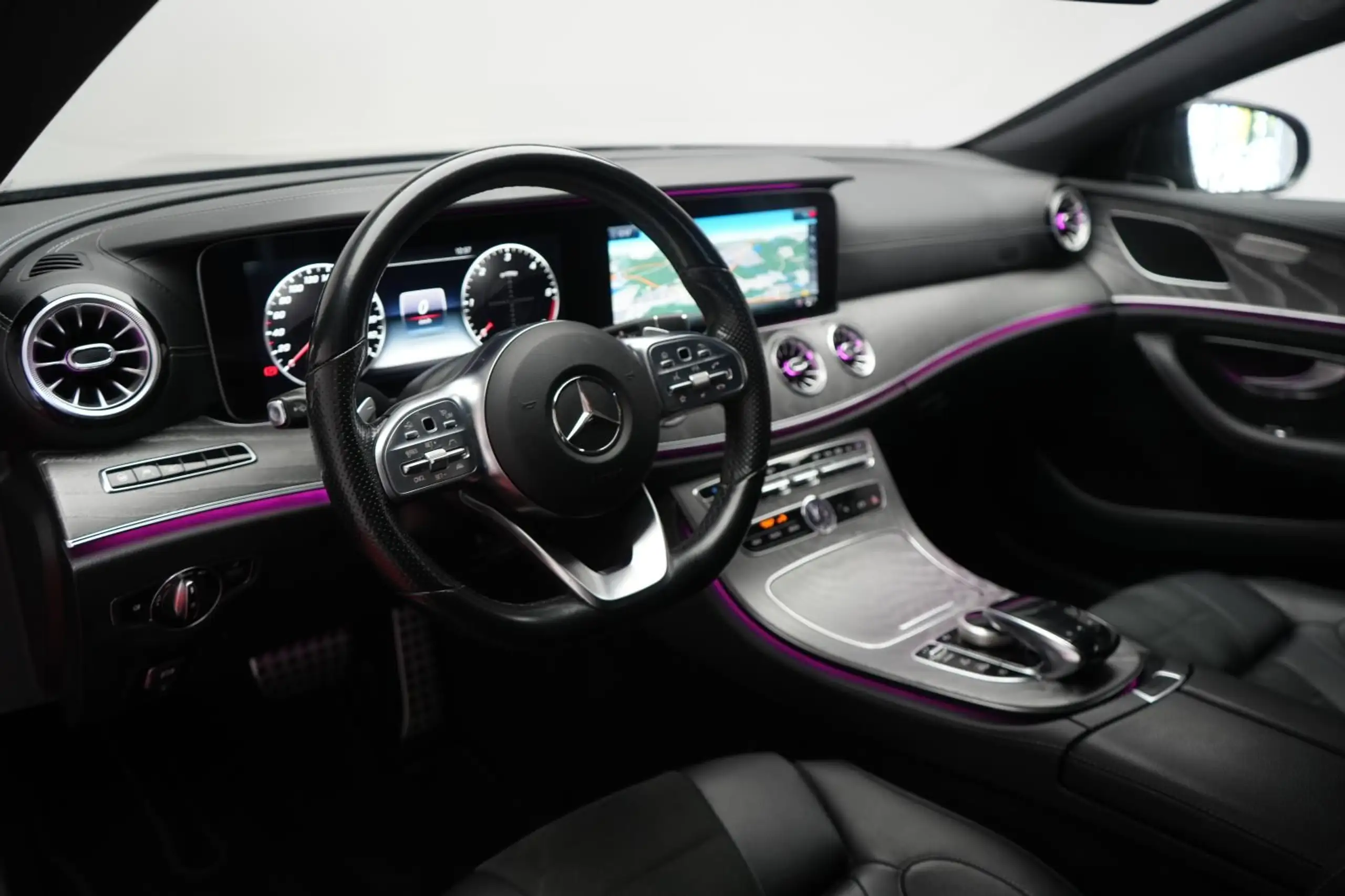 Mercedes-Benz - CLS 220