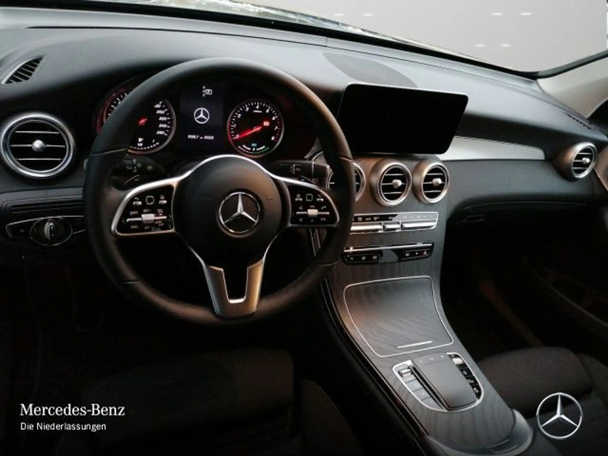 Mercedes-Benz - GLC 200