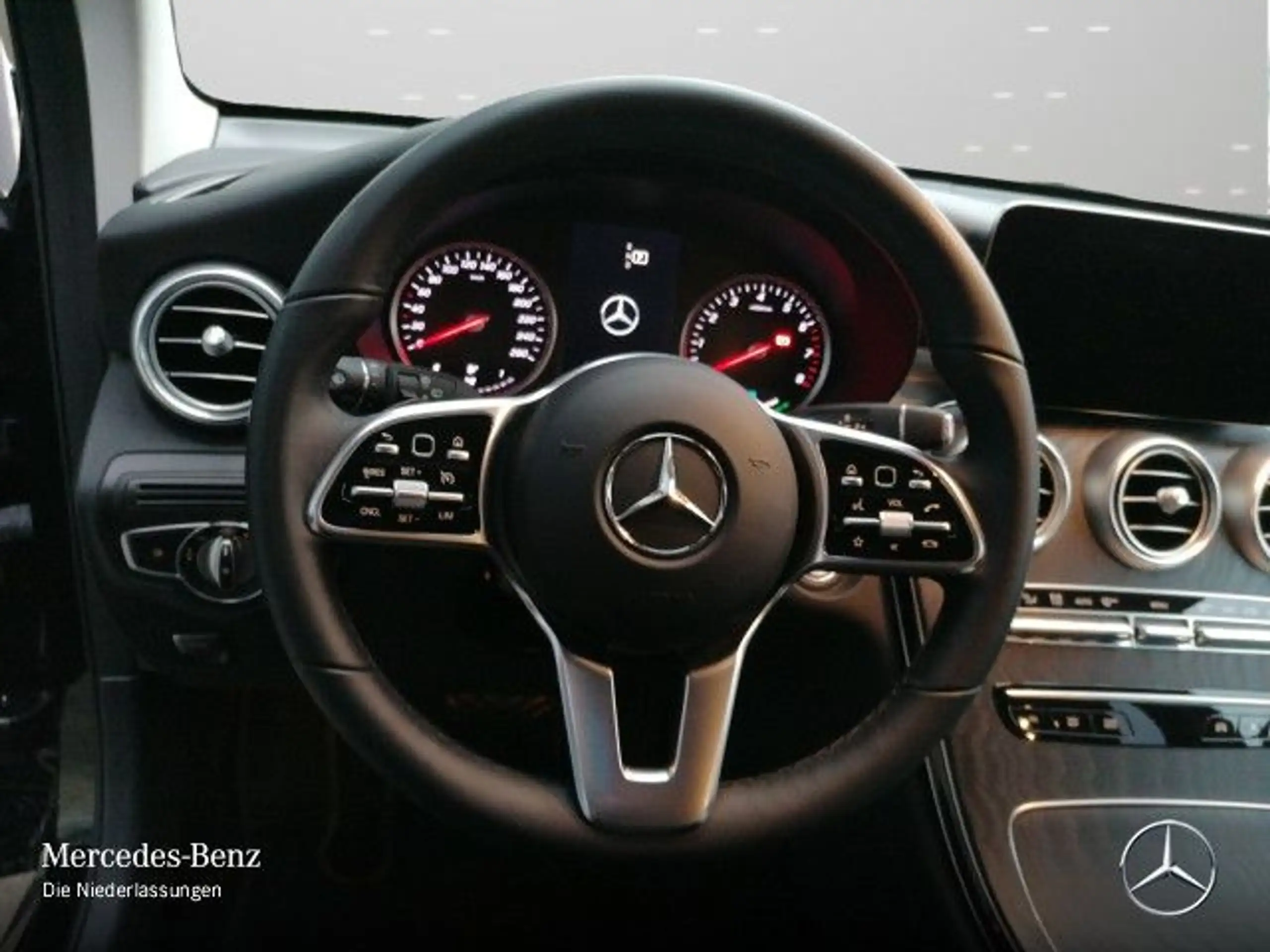 Mercedes-Benz - GLC 200