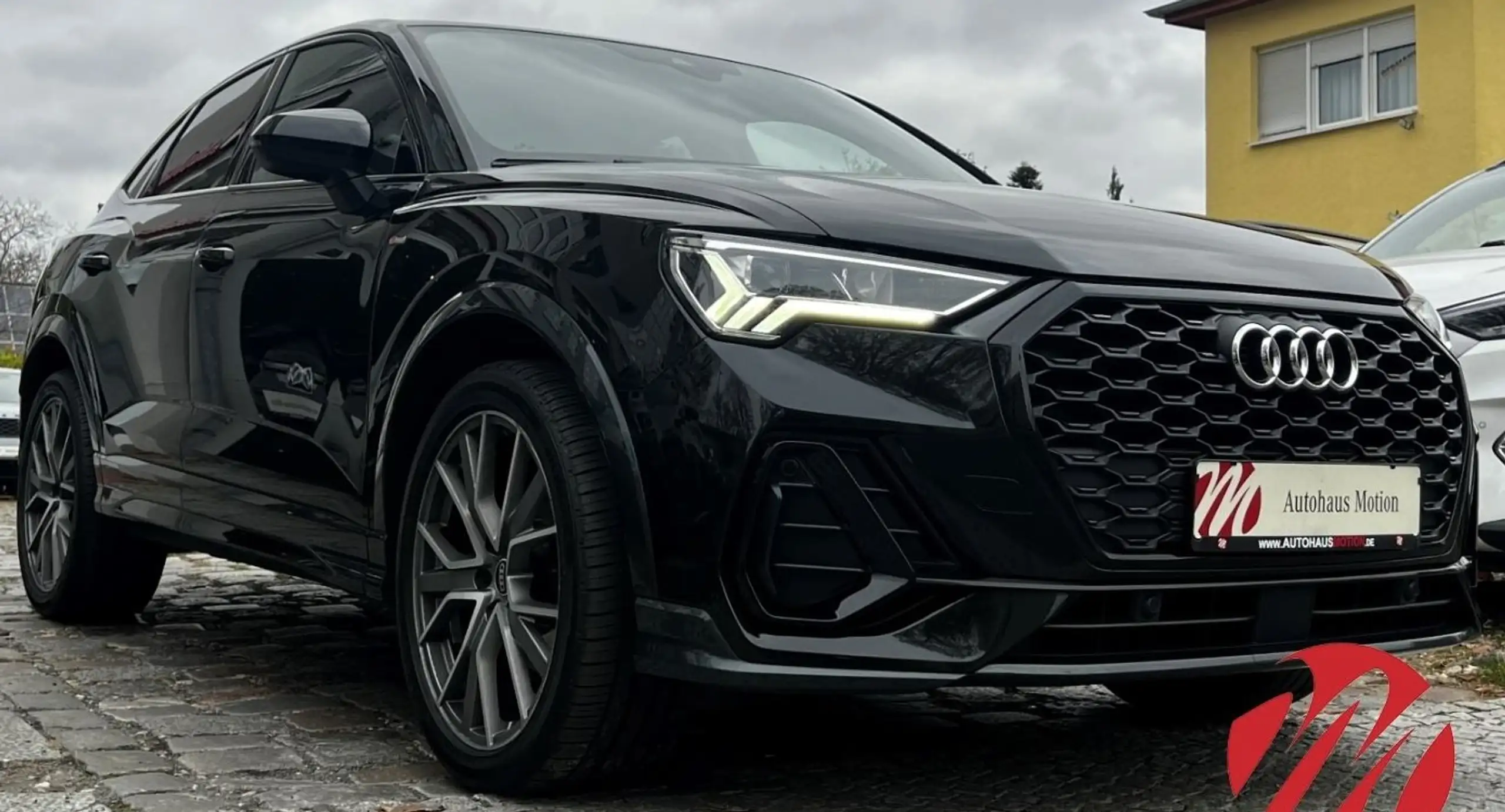 Audi - Q3