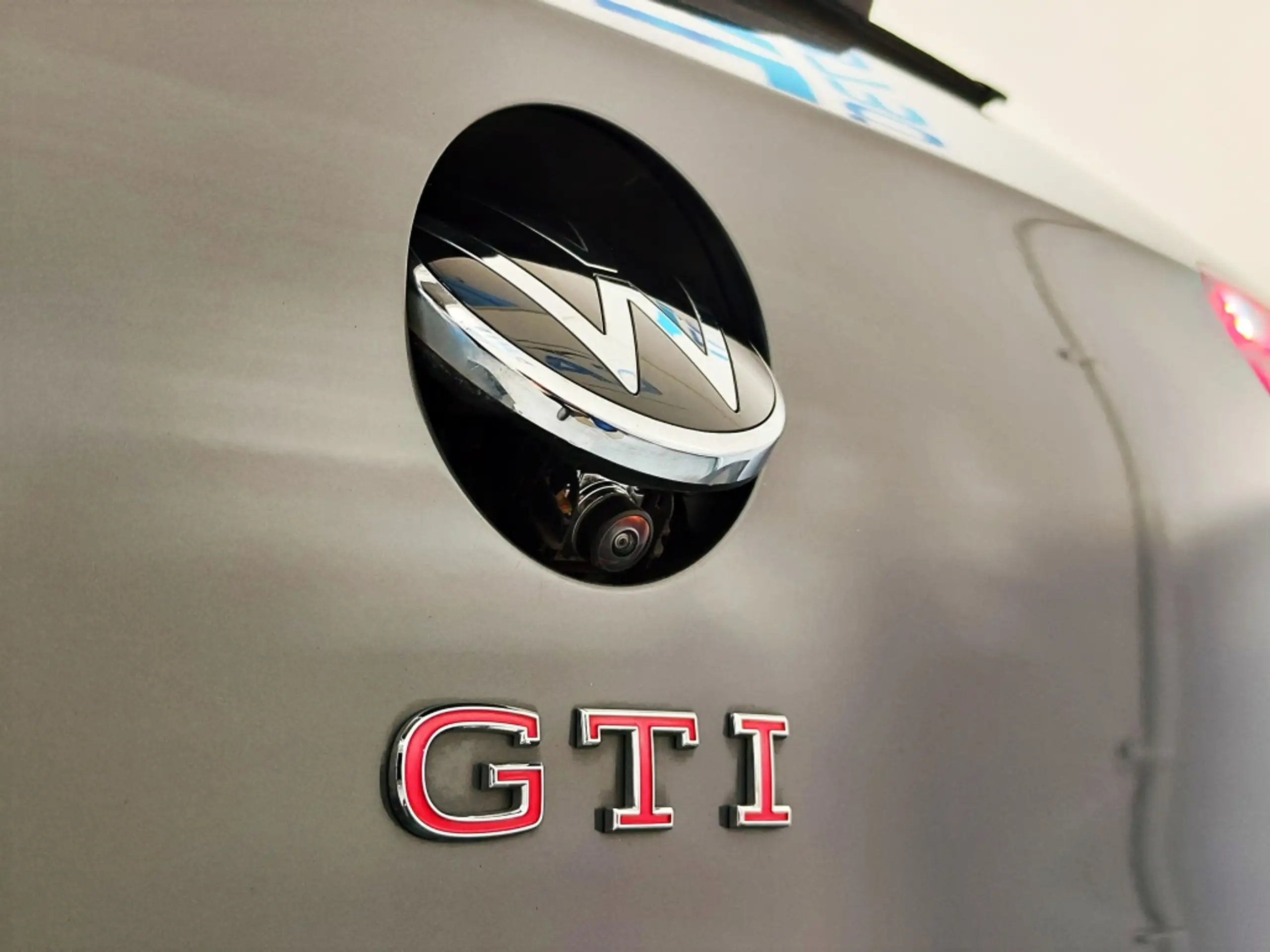 Volkswagen - Golf GTI