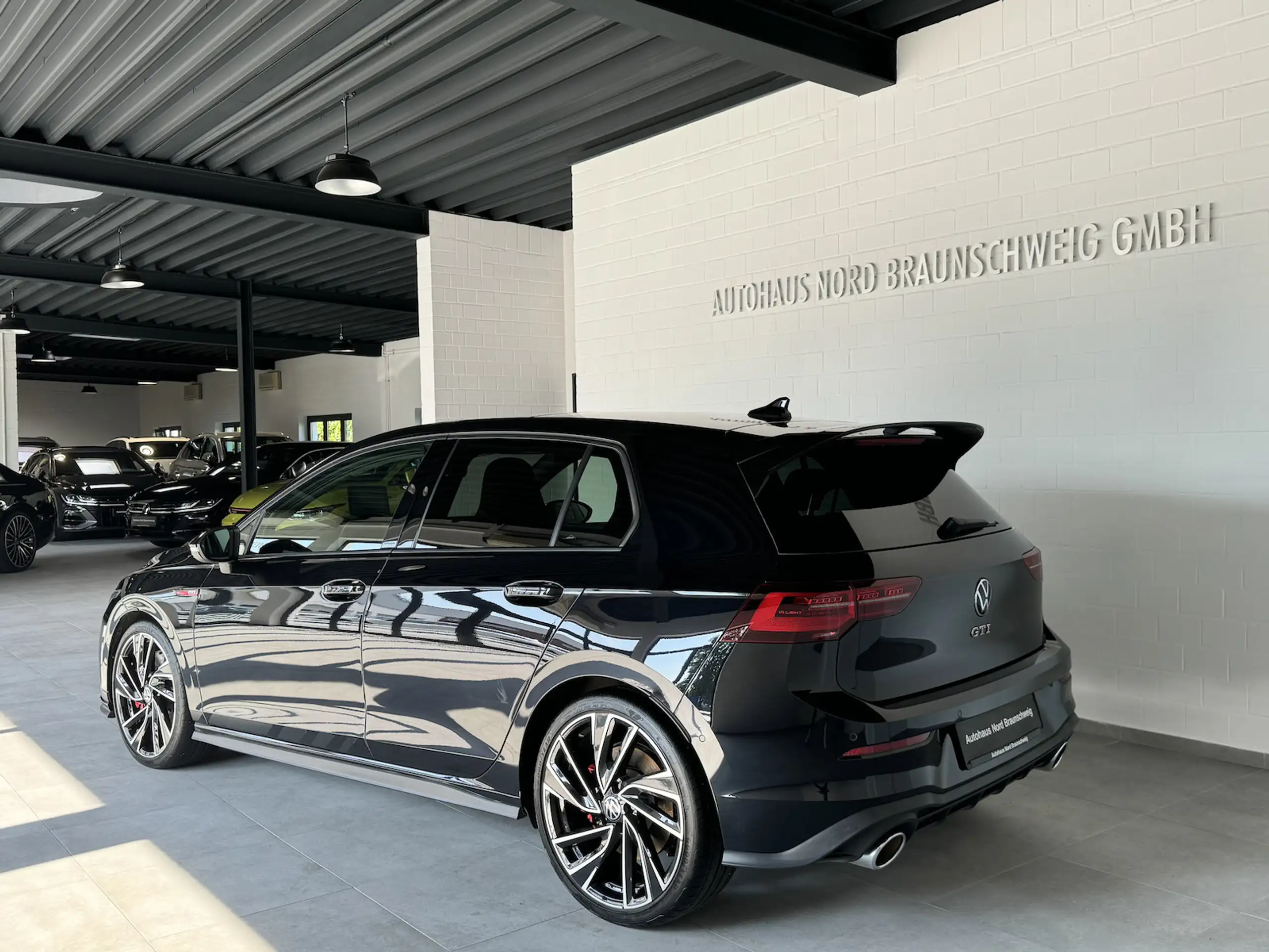 Volkswagen - Golf GTI