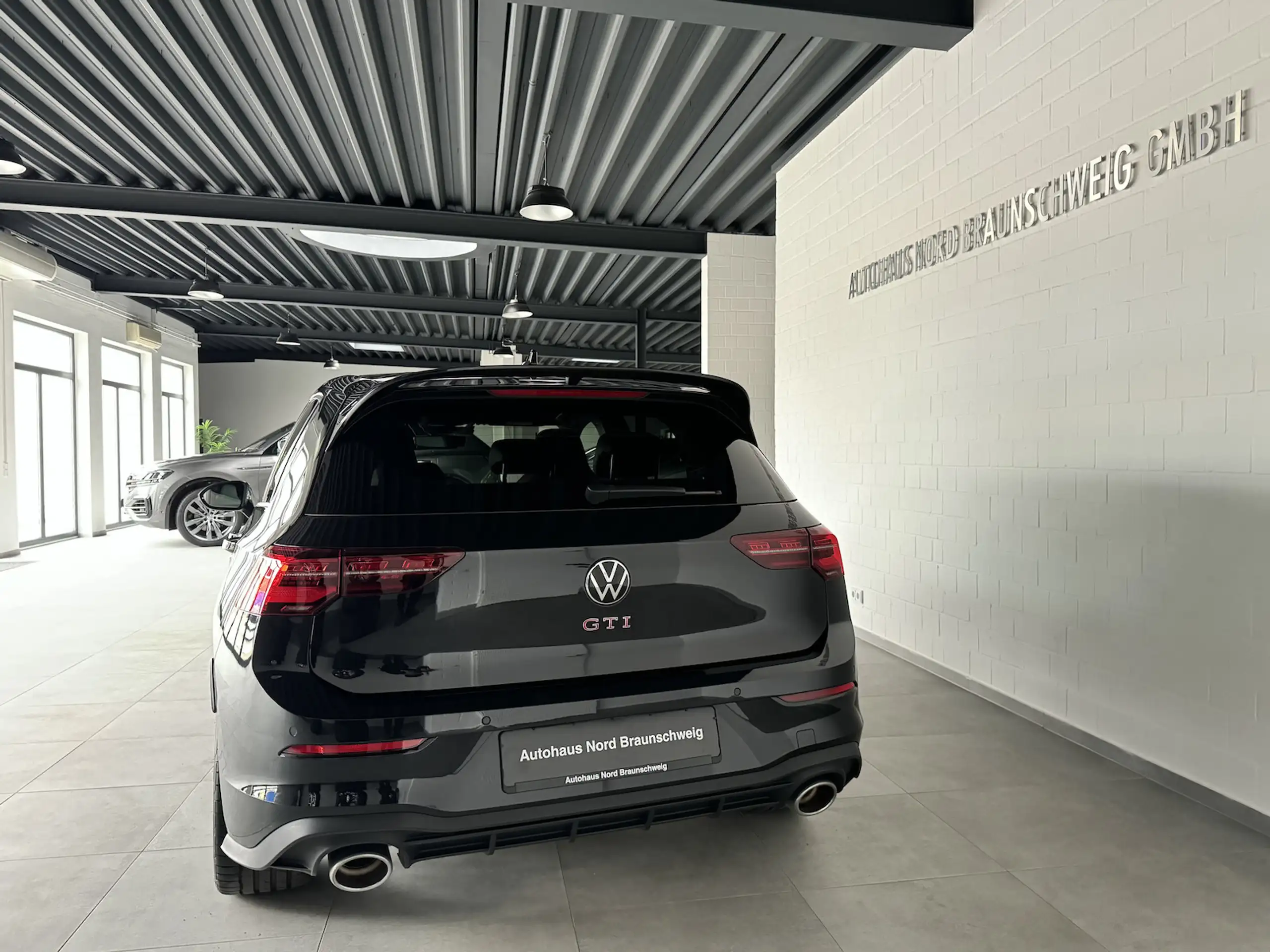 Volkswagen - Golf GTI