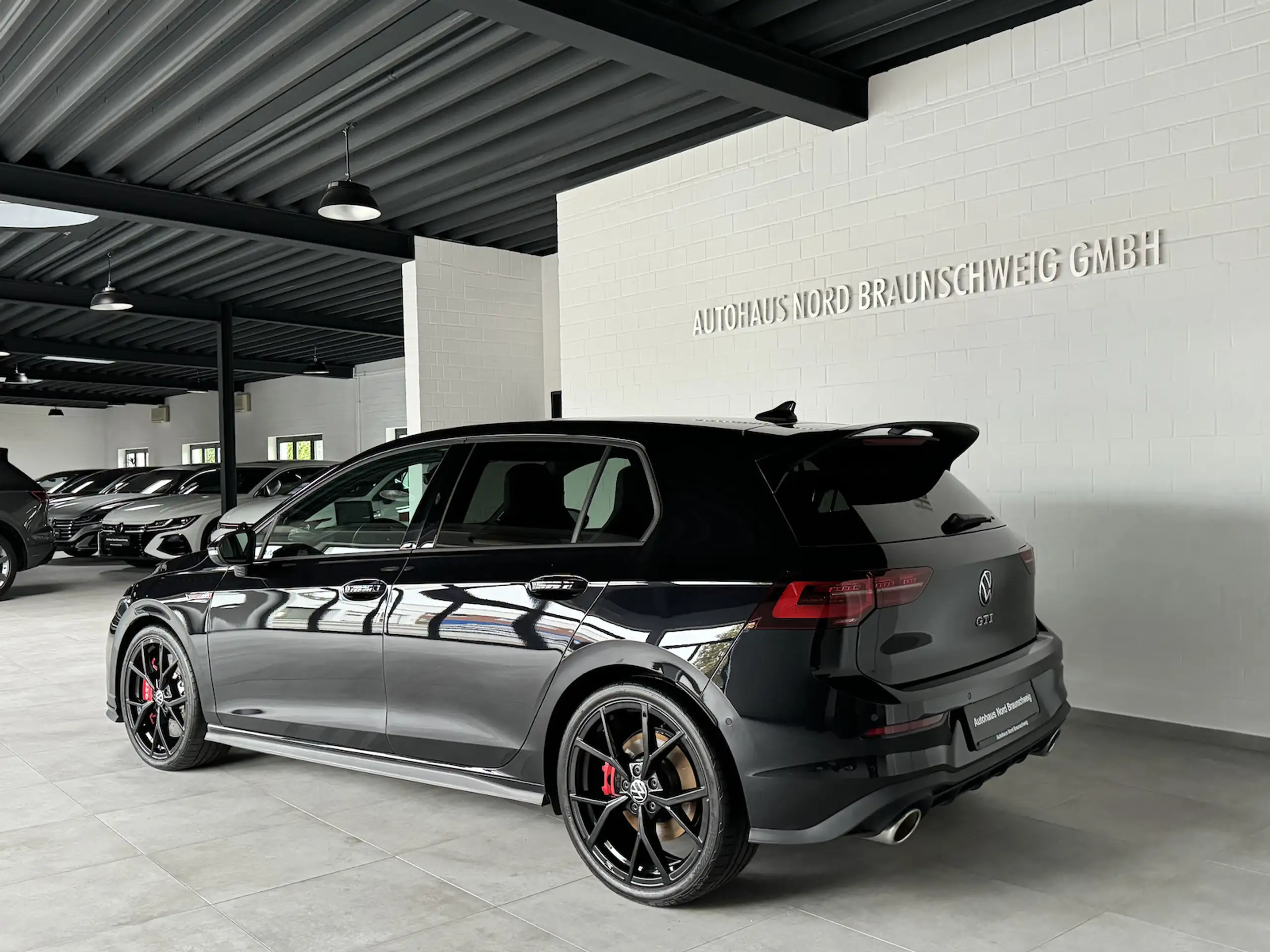 Volkswagen - Golf GTI