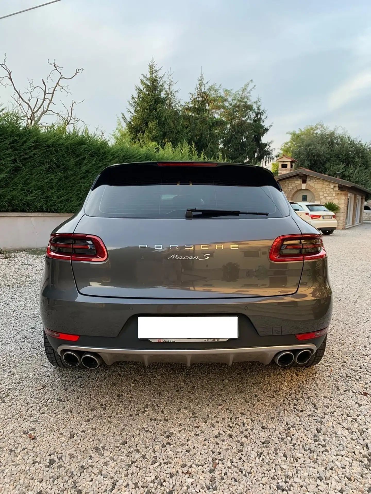 Porsche - Macan