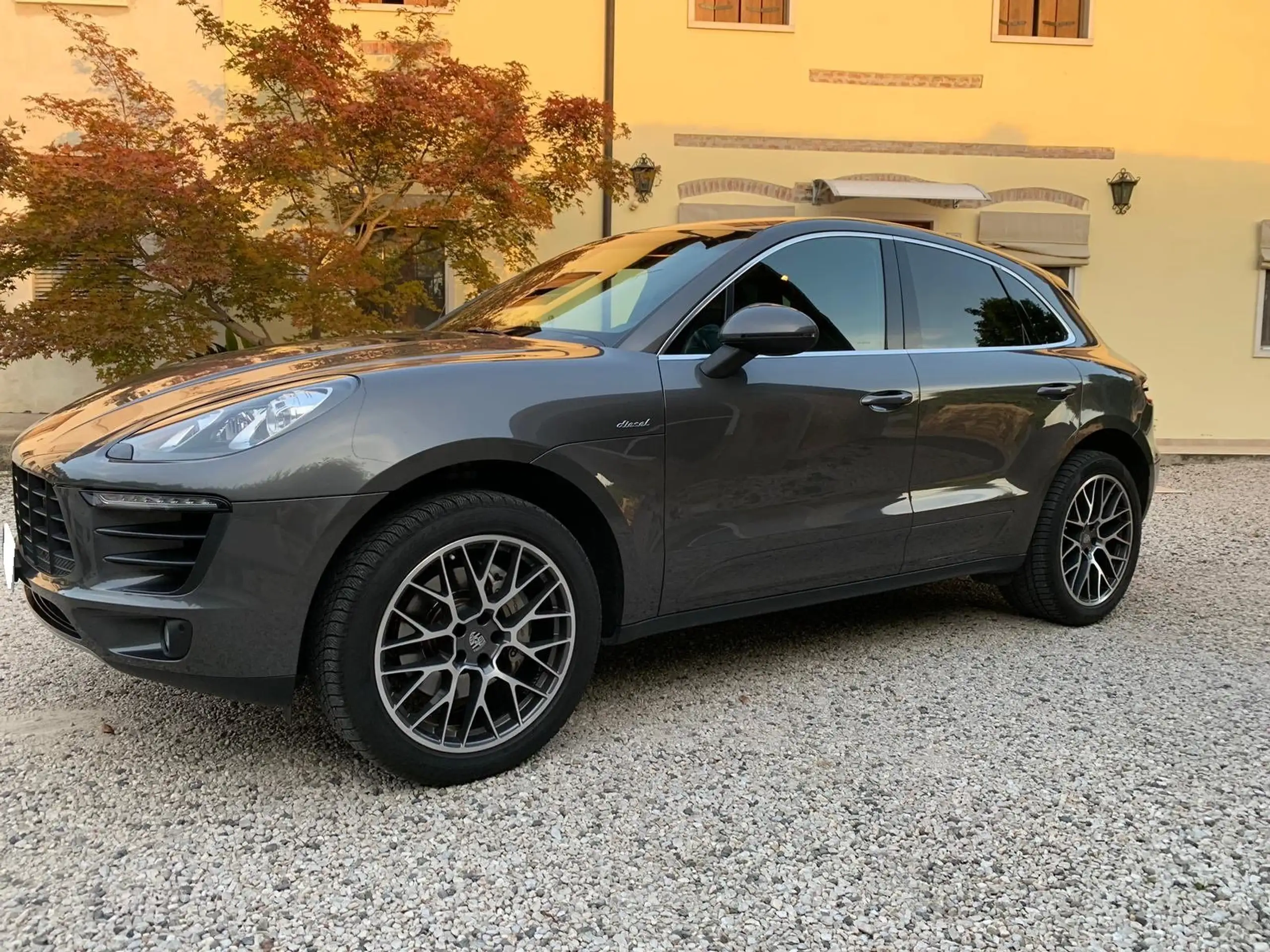 Porsche - Macan