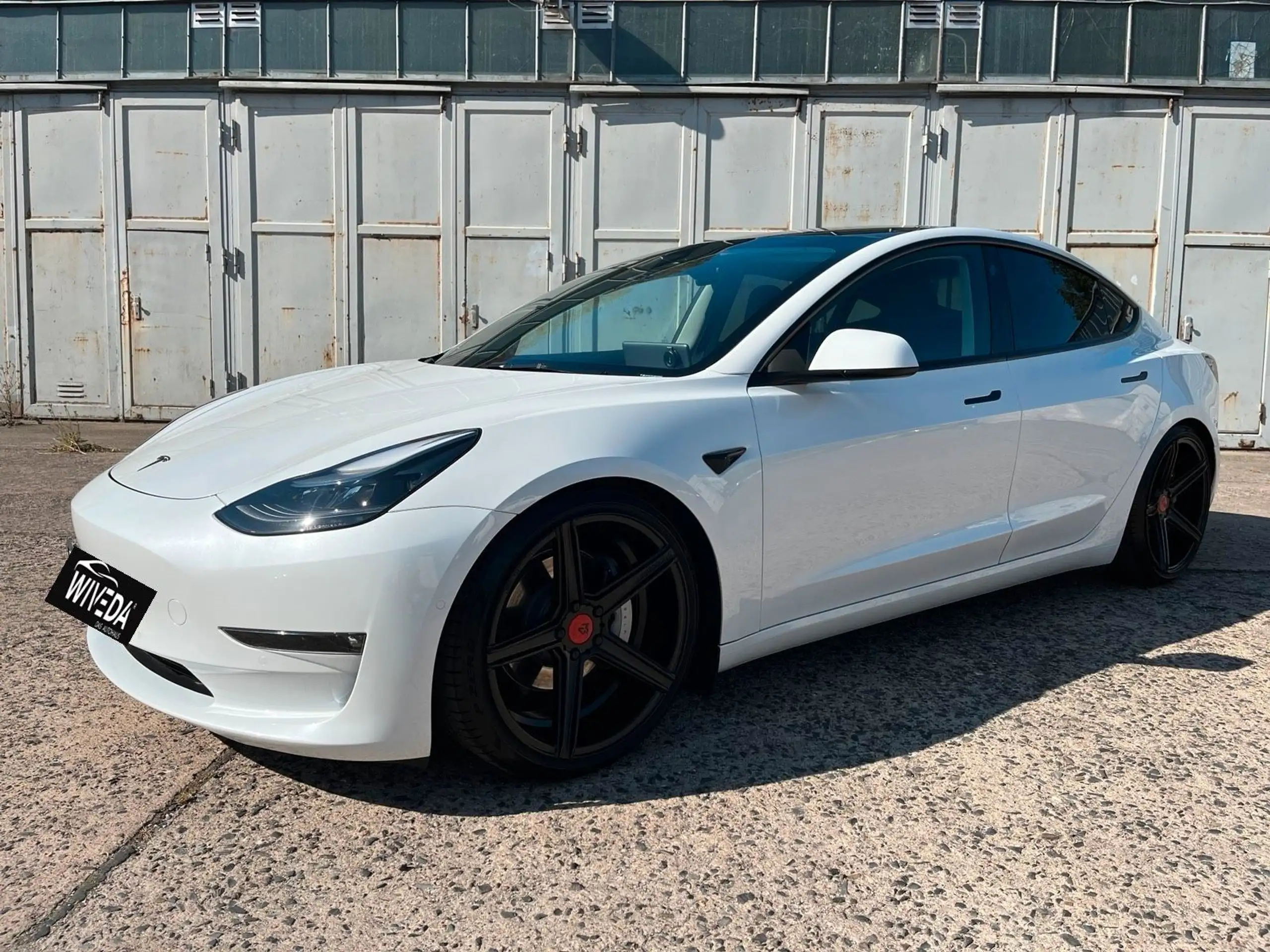 Tesla - Model 3