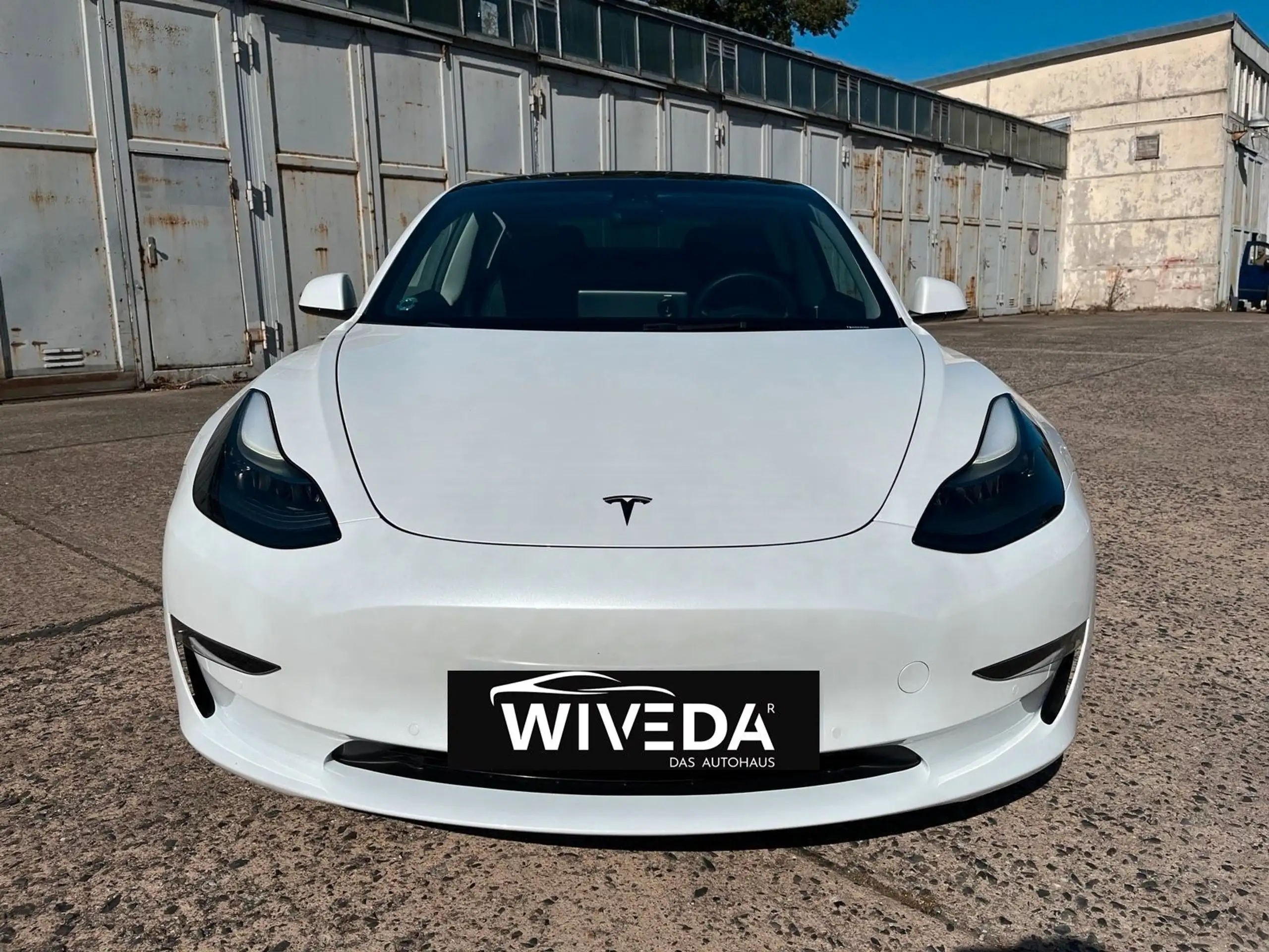 Tesla - Model 3