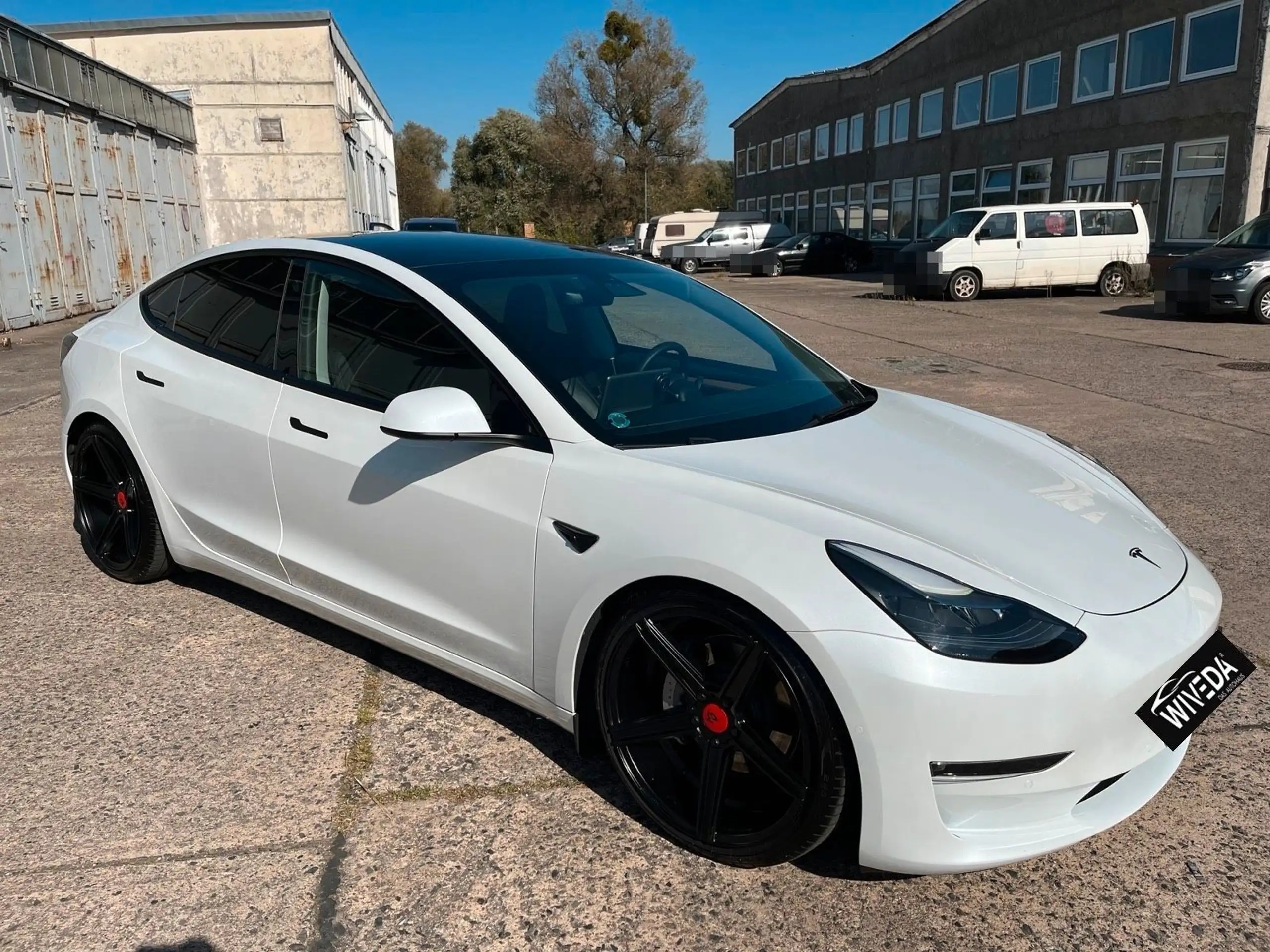 Tesla - Model 3