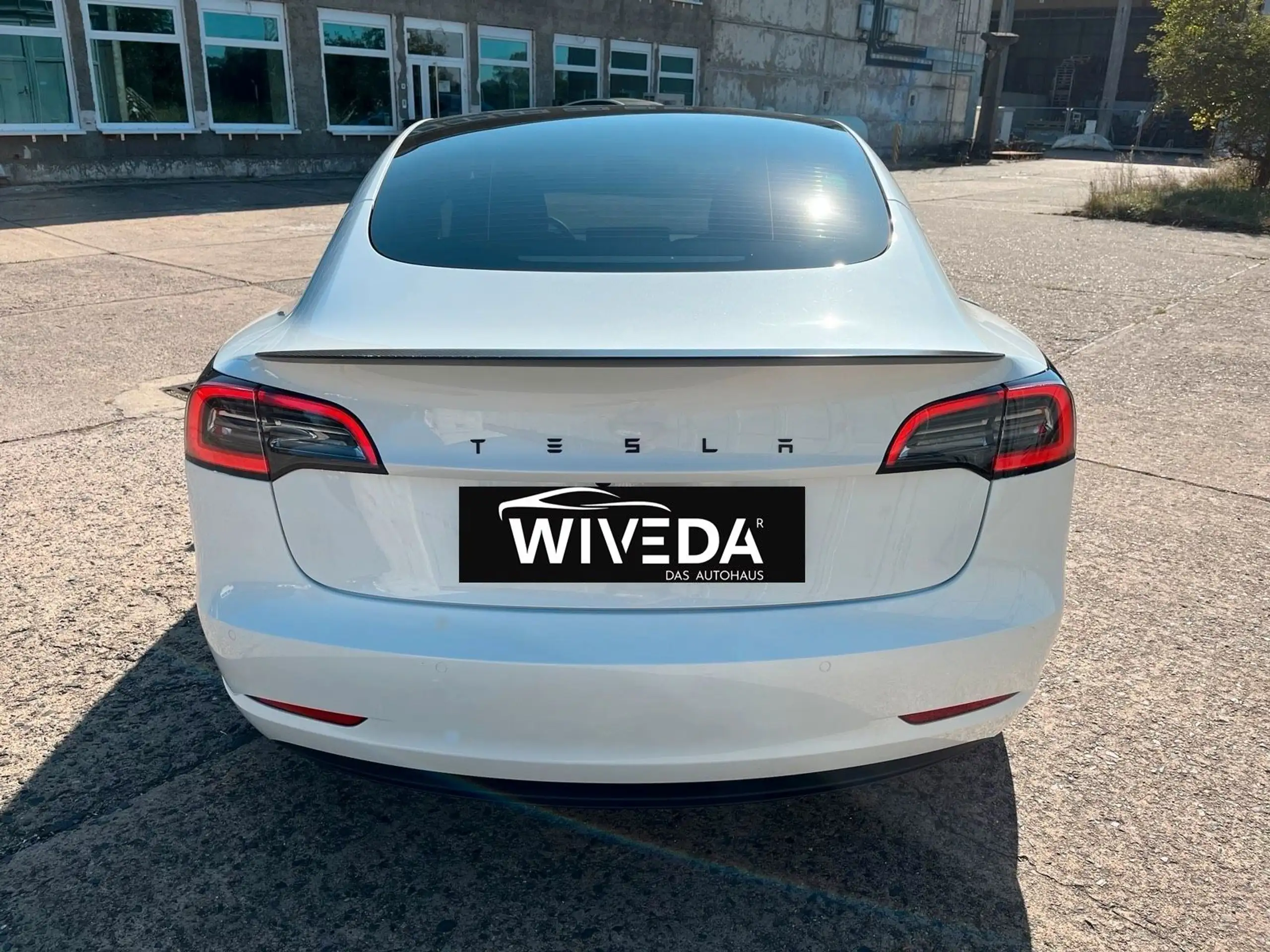 Tesla - Model 3