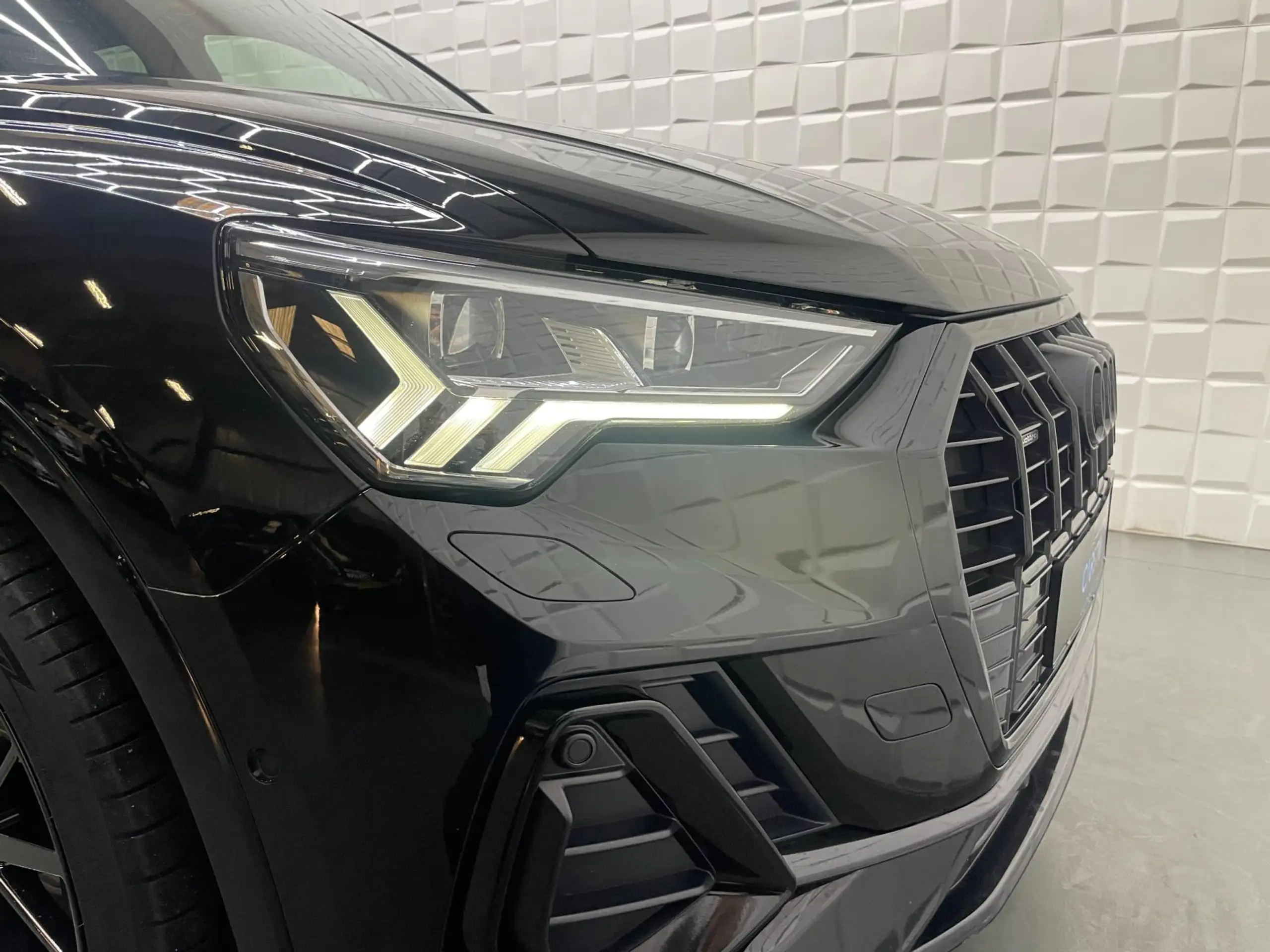 Audi - Q3