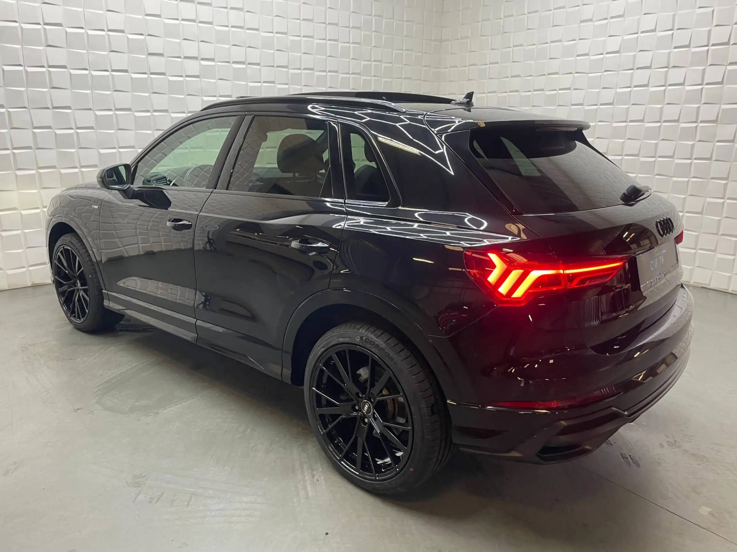 Audi - Q3