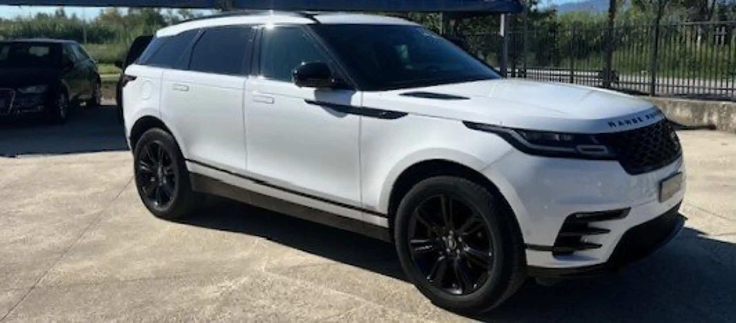 Land Rover - Range Rover Velar