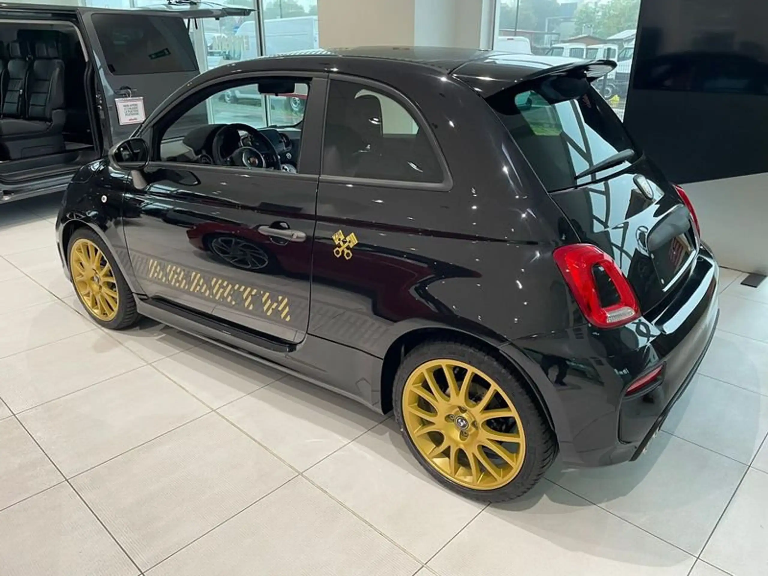 Abarth - 695