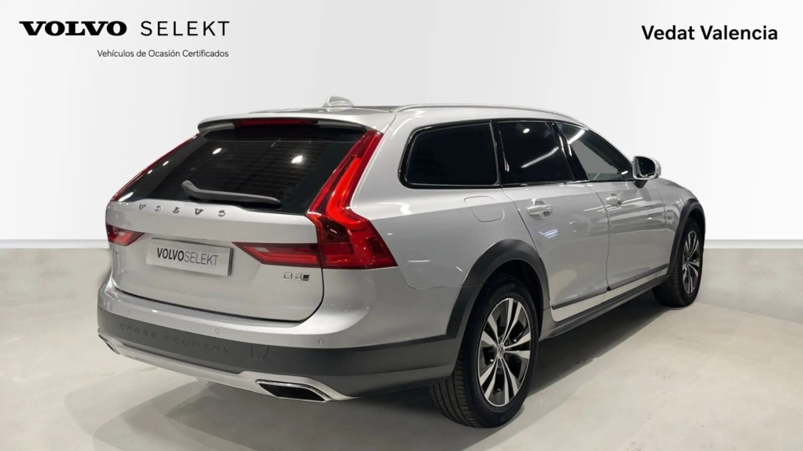 Volvo - V90 Cross Country