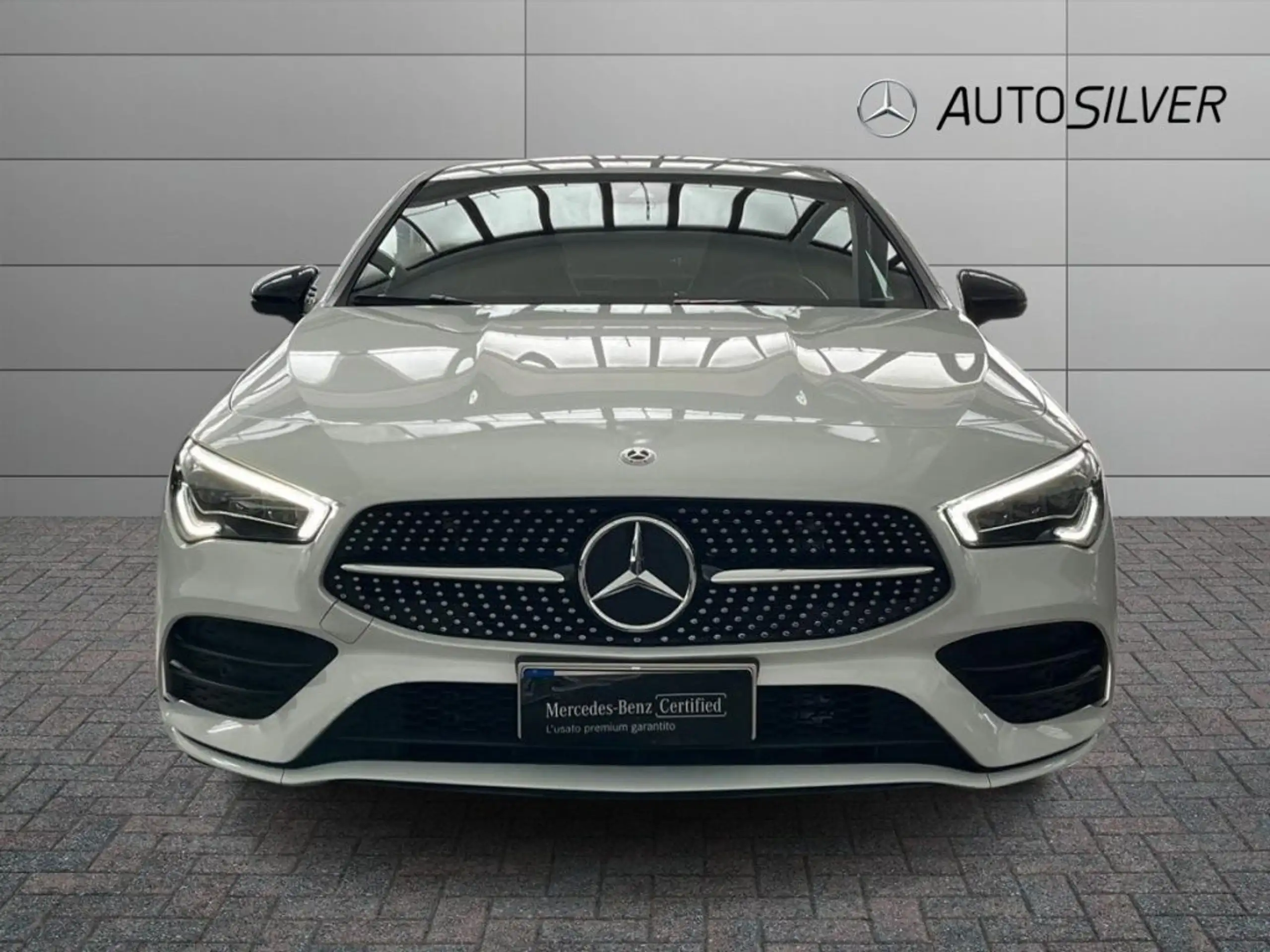 Mercedes-Benz - CLA 220