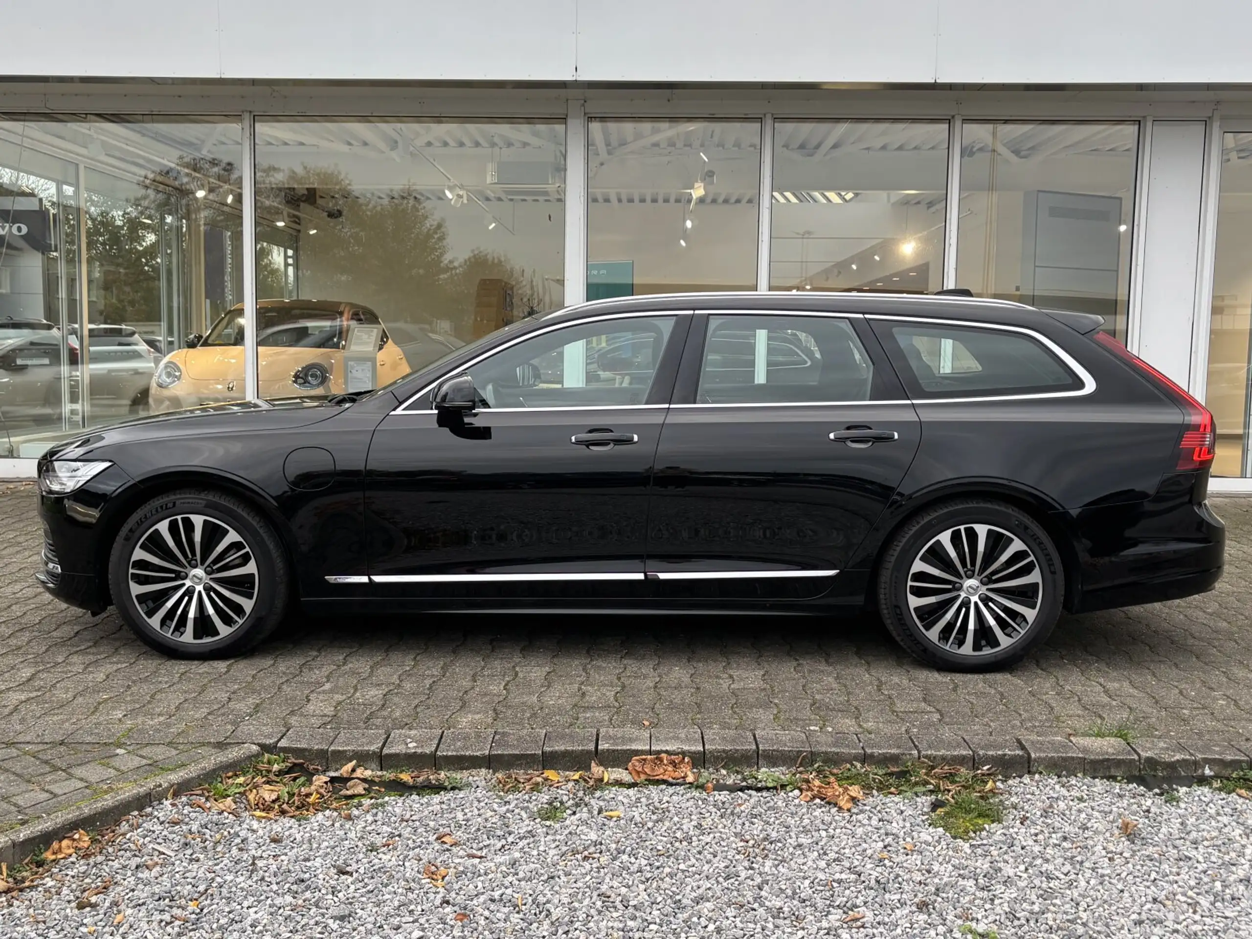 Volvo - V90