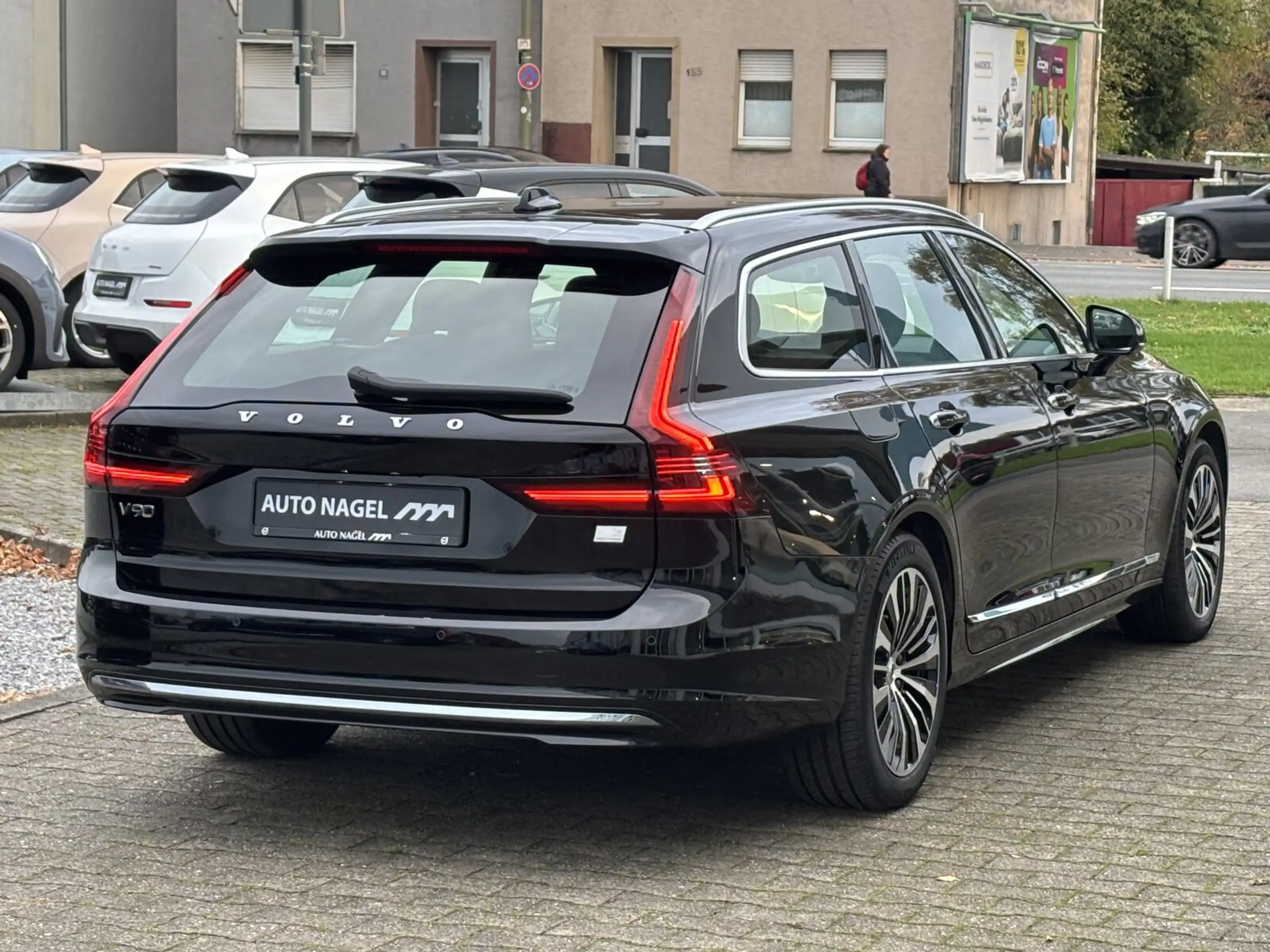 Volvo - V90