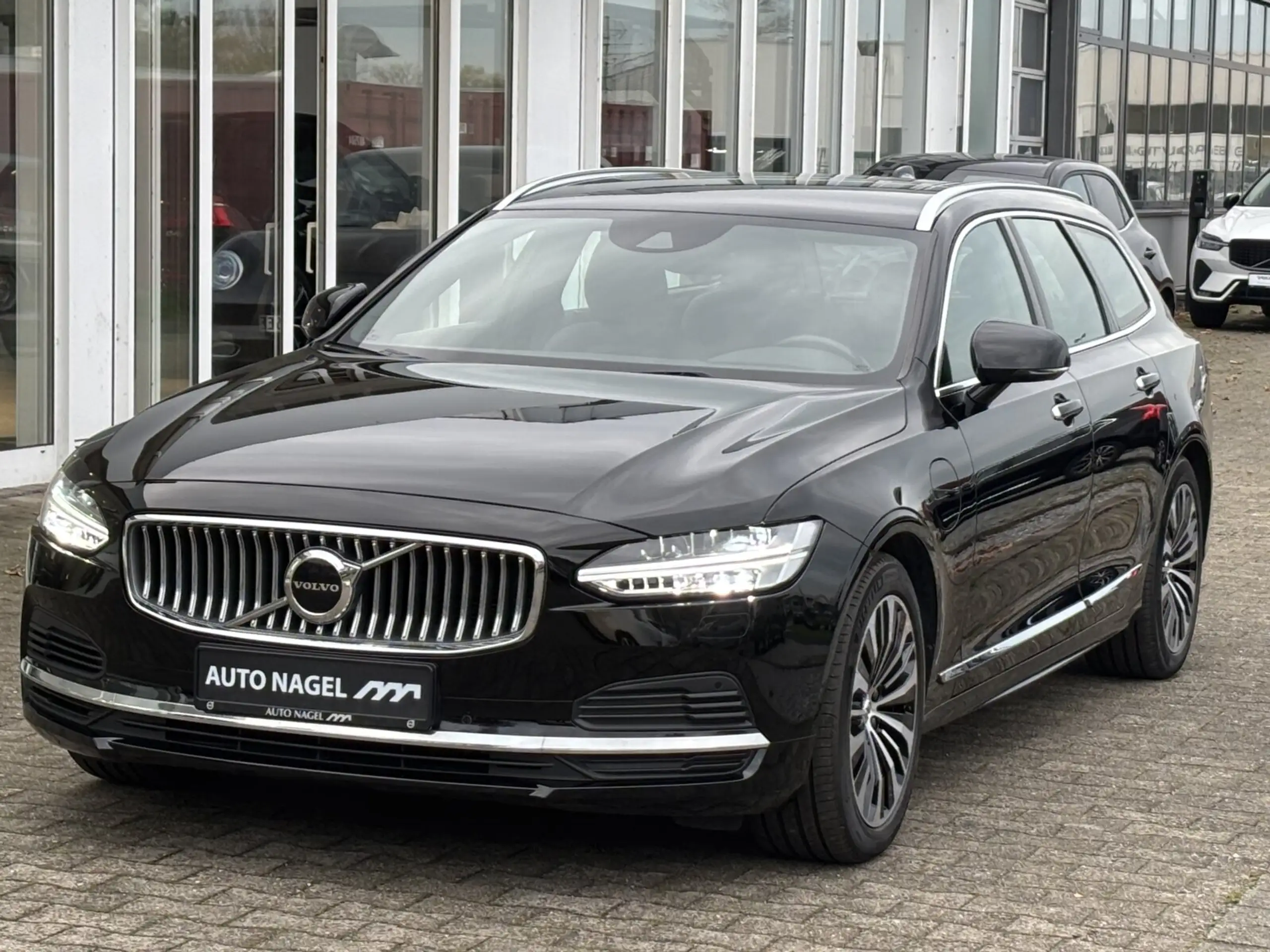 Volvo - V90