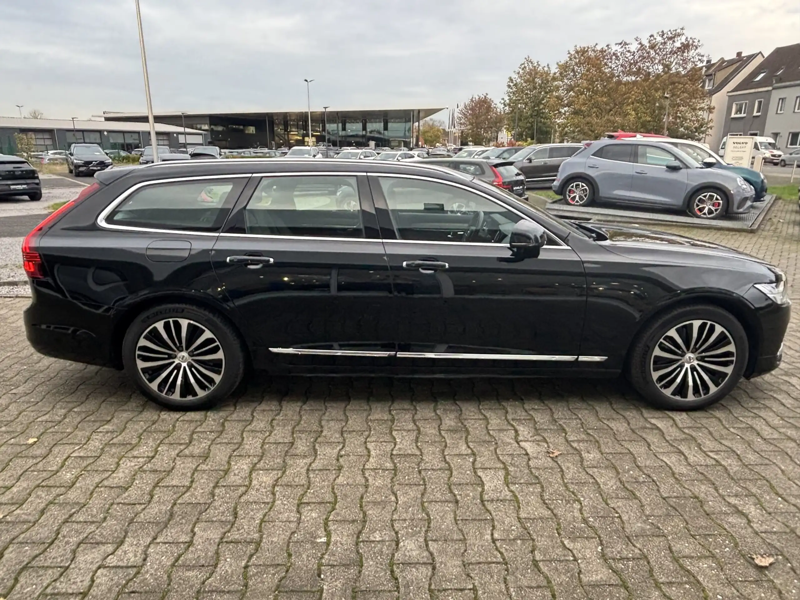 Volvo - V90