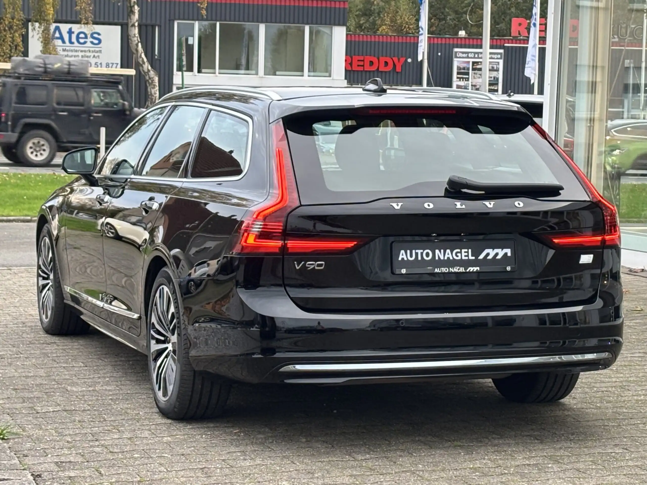 Volvo - V90