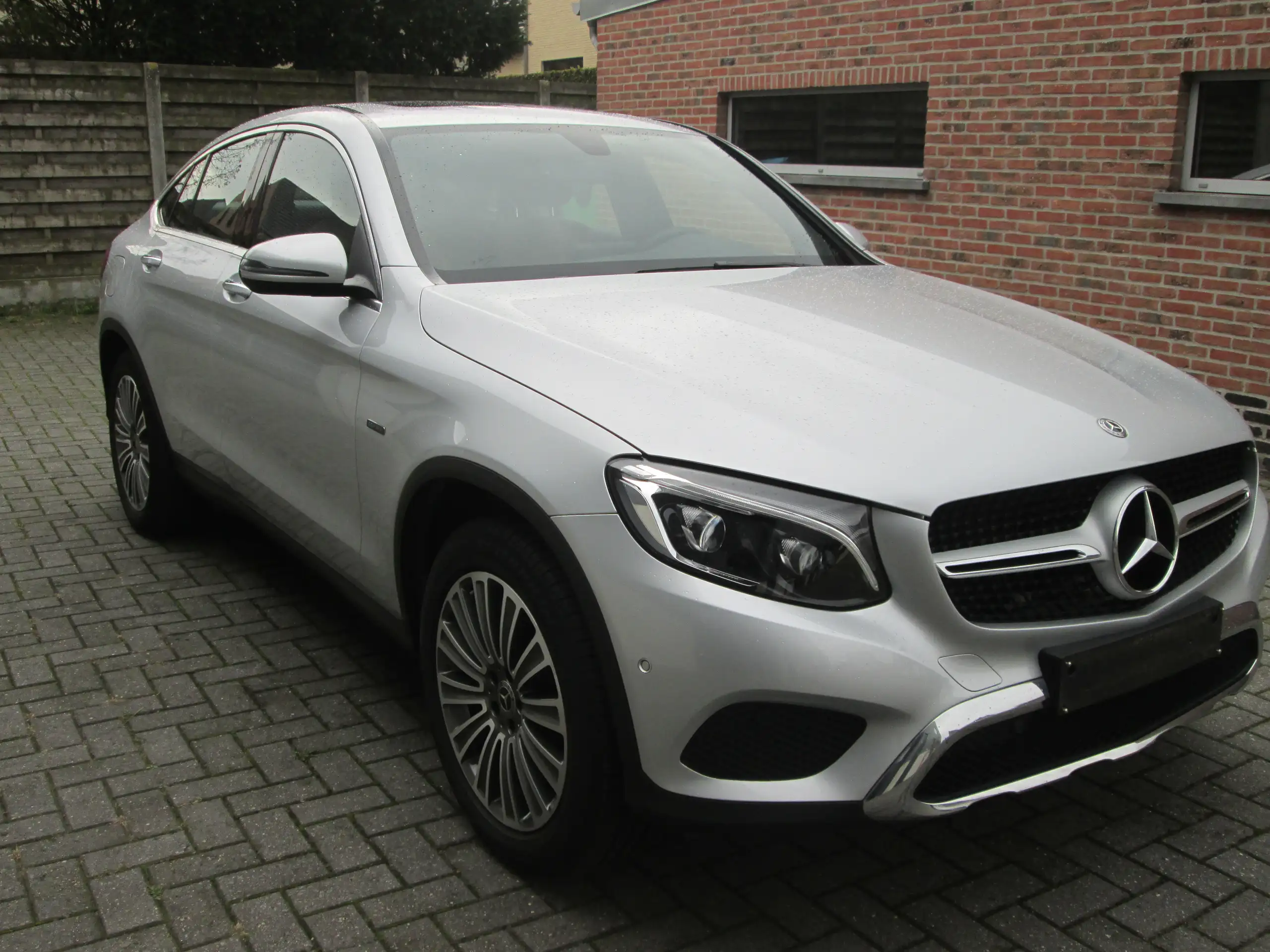 Mercedes-Benz - GLC 350